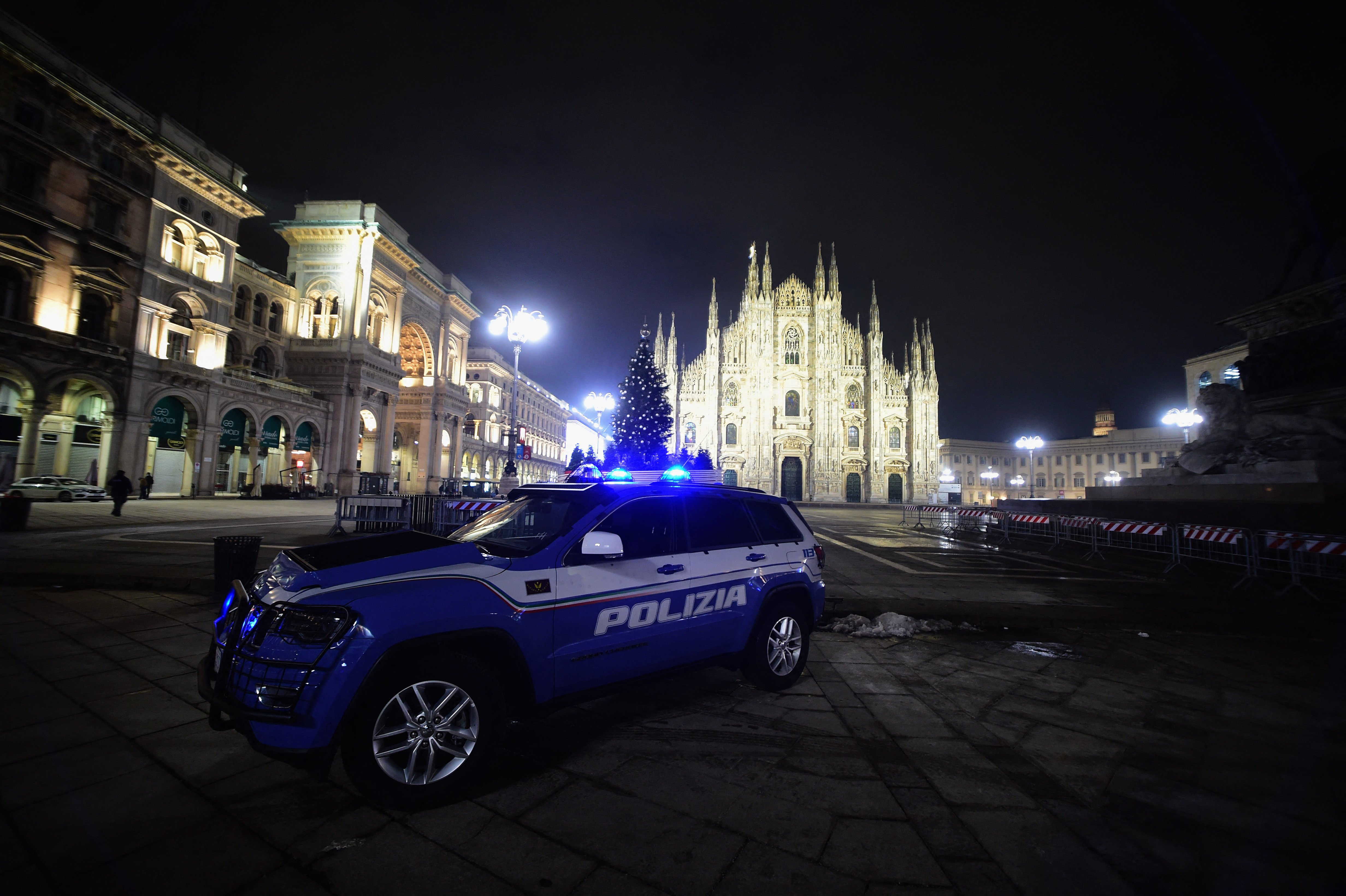 Bandába verődött férfiak legalább öt nőt zaklattak szexuálisan Milánó főterén szilveszter éjszaka