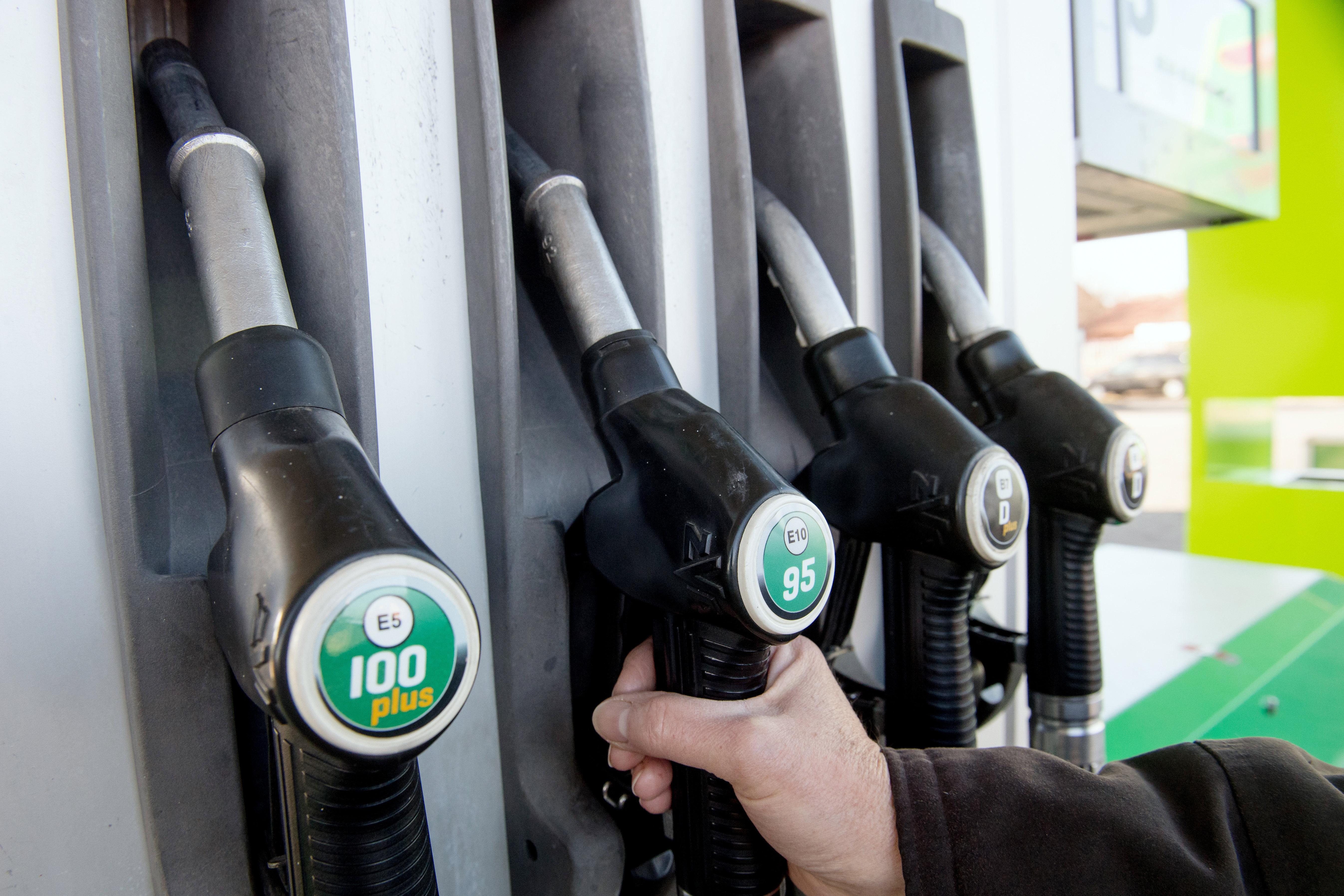 Tovább nő az üzemanyagok beszerzési ára, egyre több kútnak veszteséges az üzlet