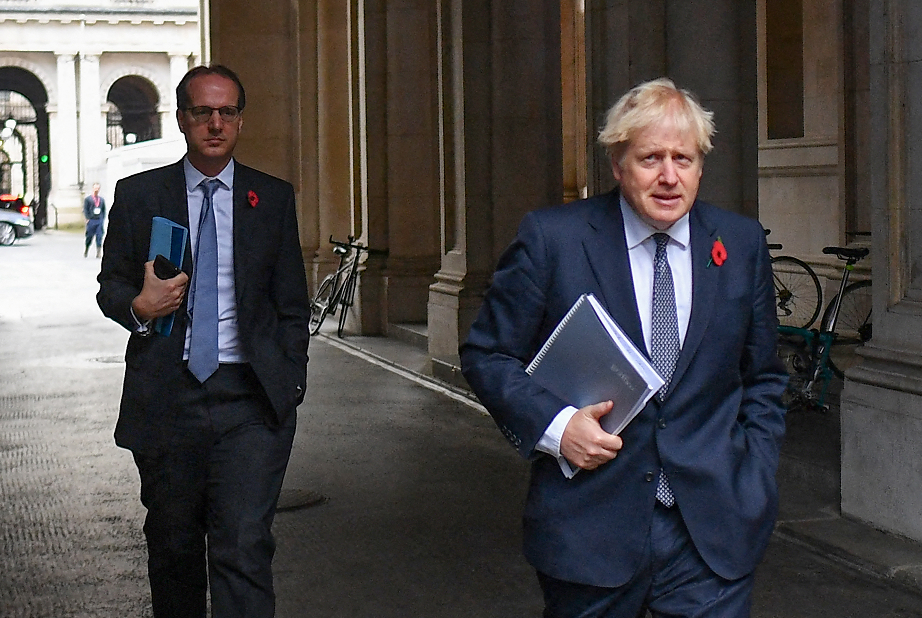 A brit egészségügyi miniszter szerint az emberek joggal háborodnak fel amiatt, hogy a miniszterelnökség kerti bulit szervezett a lezárások idején