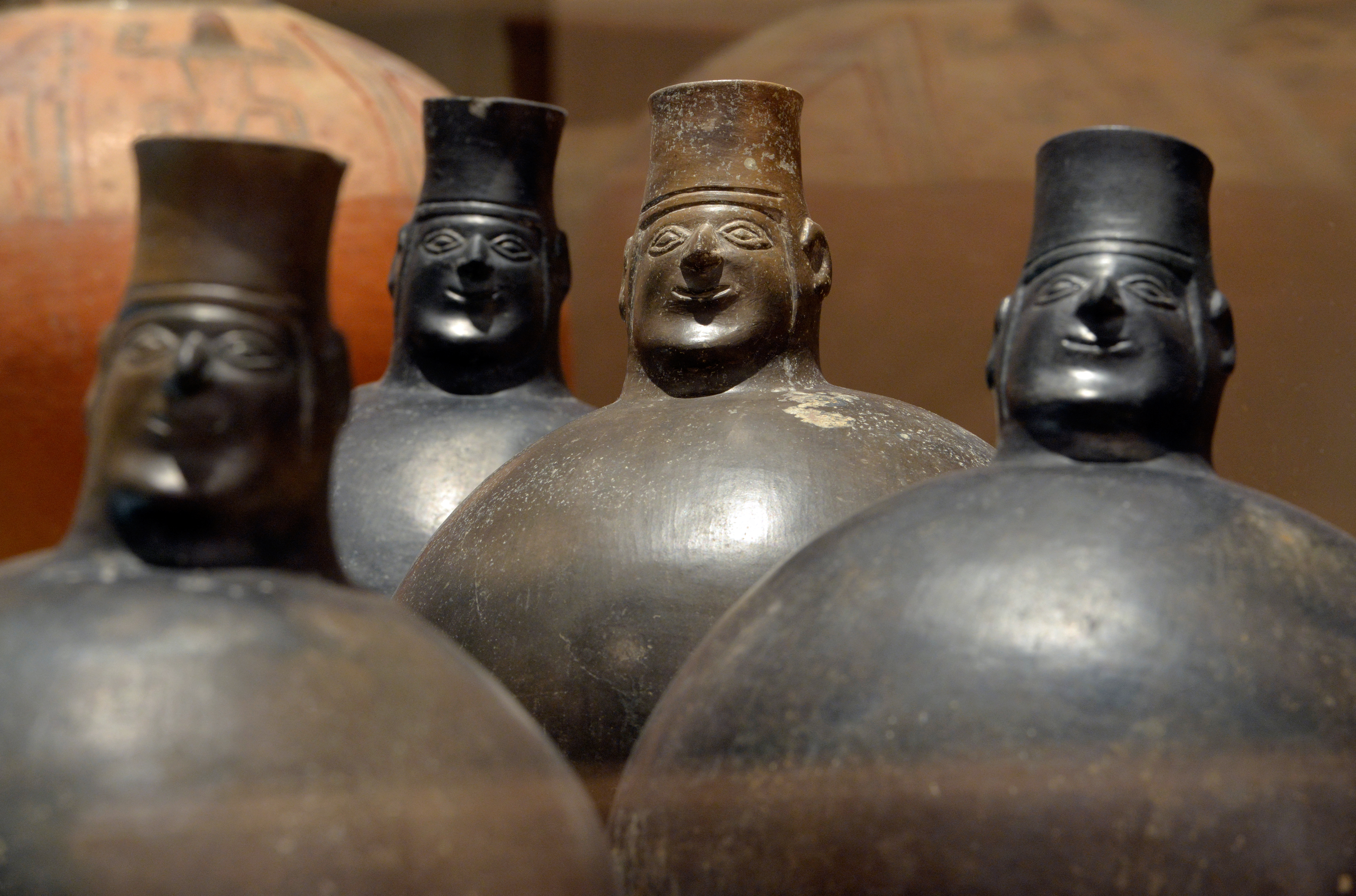 Wari kerámiapalackok a Limai Művészeti Múzeumban