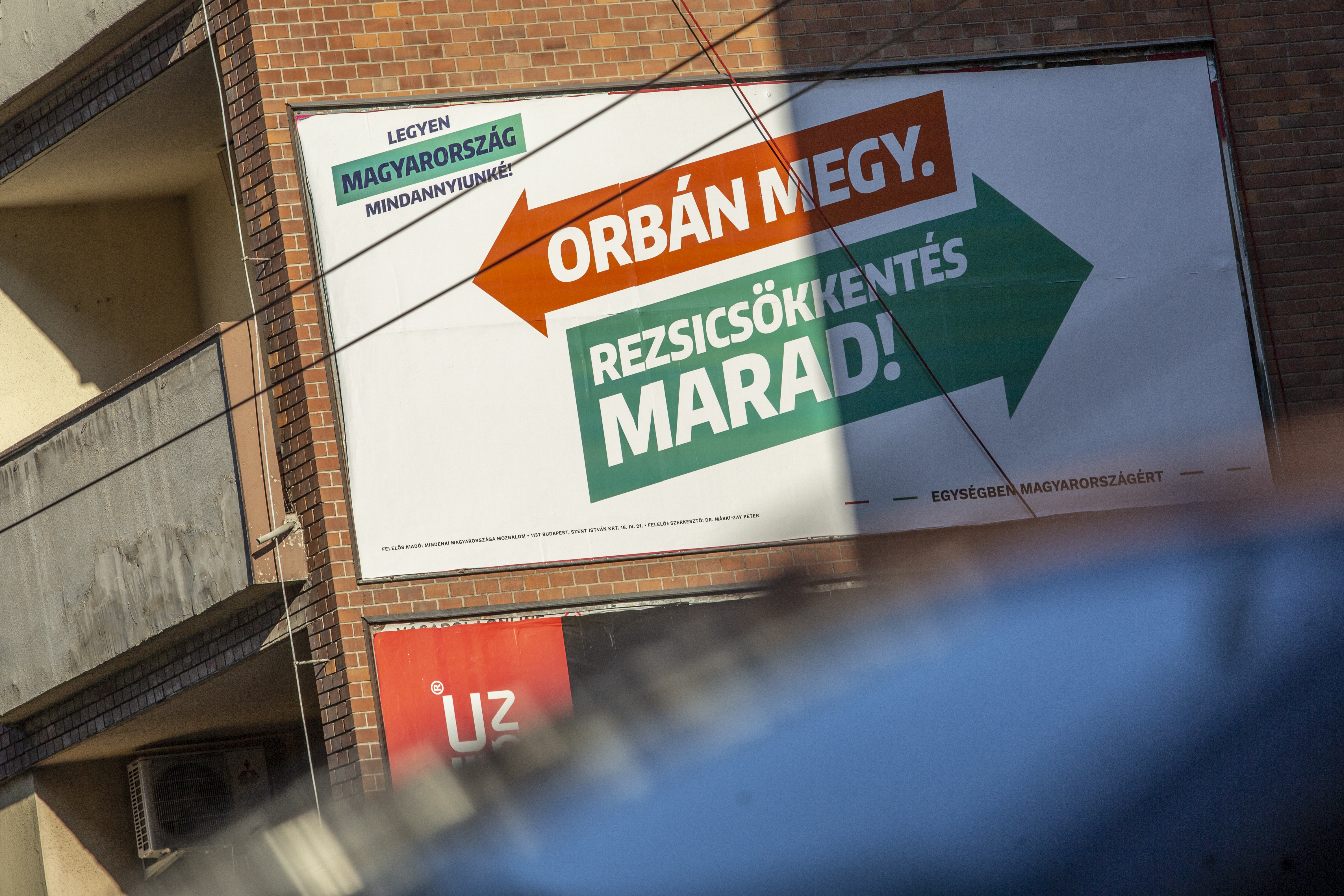 Márki-Zay: Míg az ellenzék 1300, addig a Fidesz 15000 plakáthelyen hirdethet a kampányban