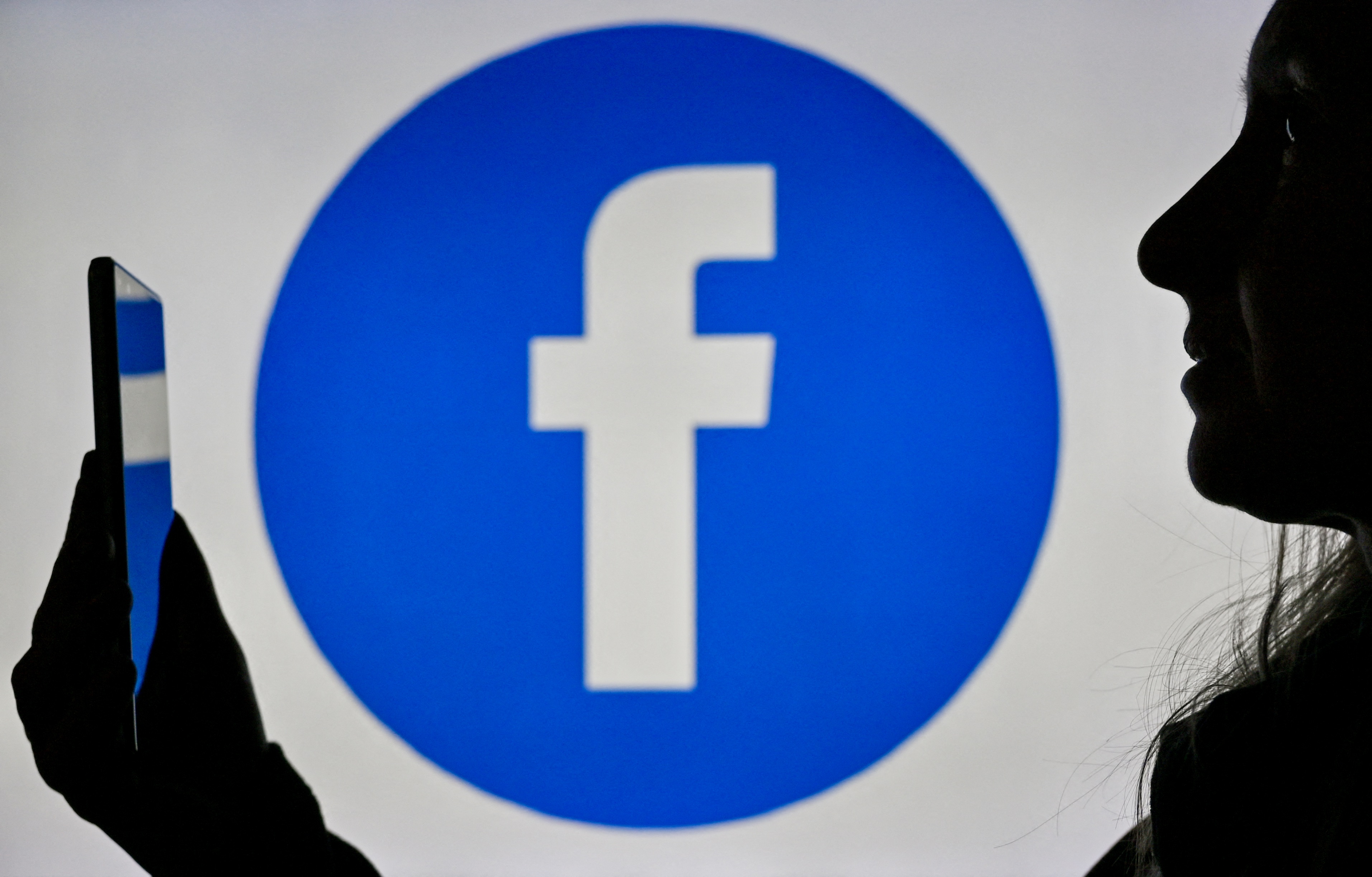 Több milliárd dolláros pert indítanak a Facebook ellen az Egyesült Királyságban