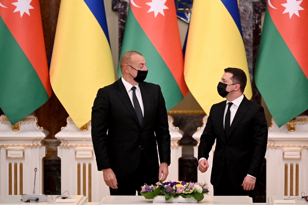 Az ukrán elnök a tavaly valóságos háborút nyerő azeri diktátorral harcolna a hibrid háborús fenyegetés ellen
