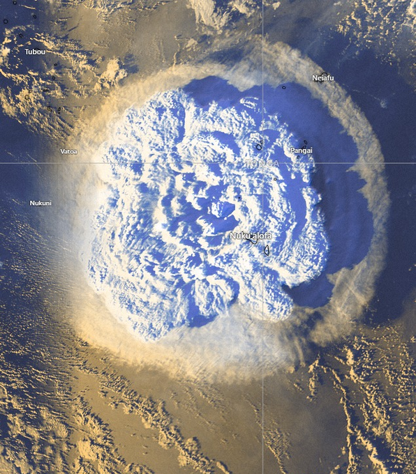 Látványos műholdfelvételen rögzítették a tongai víz alatti vulkán kitörését
