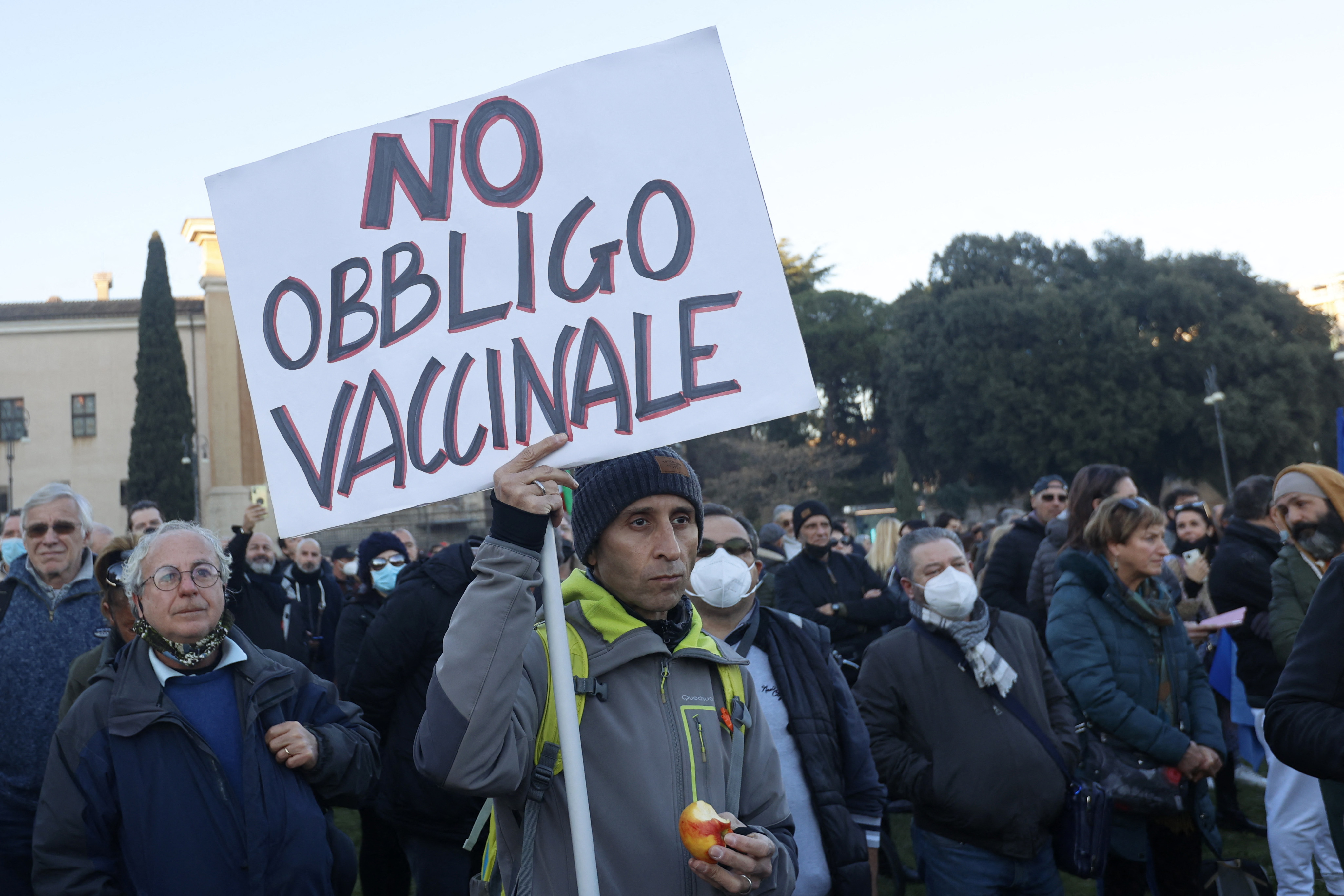 Néhány ezres tüntetés volt több európai városban is a járványügyi intézkedések ellen