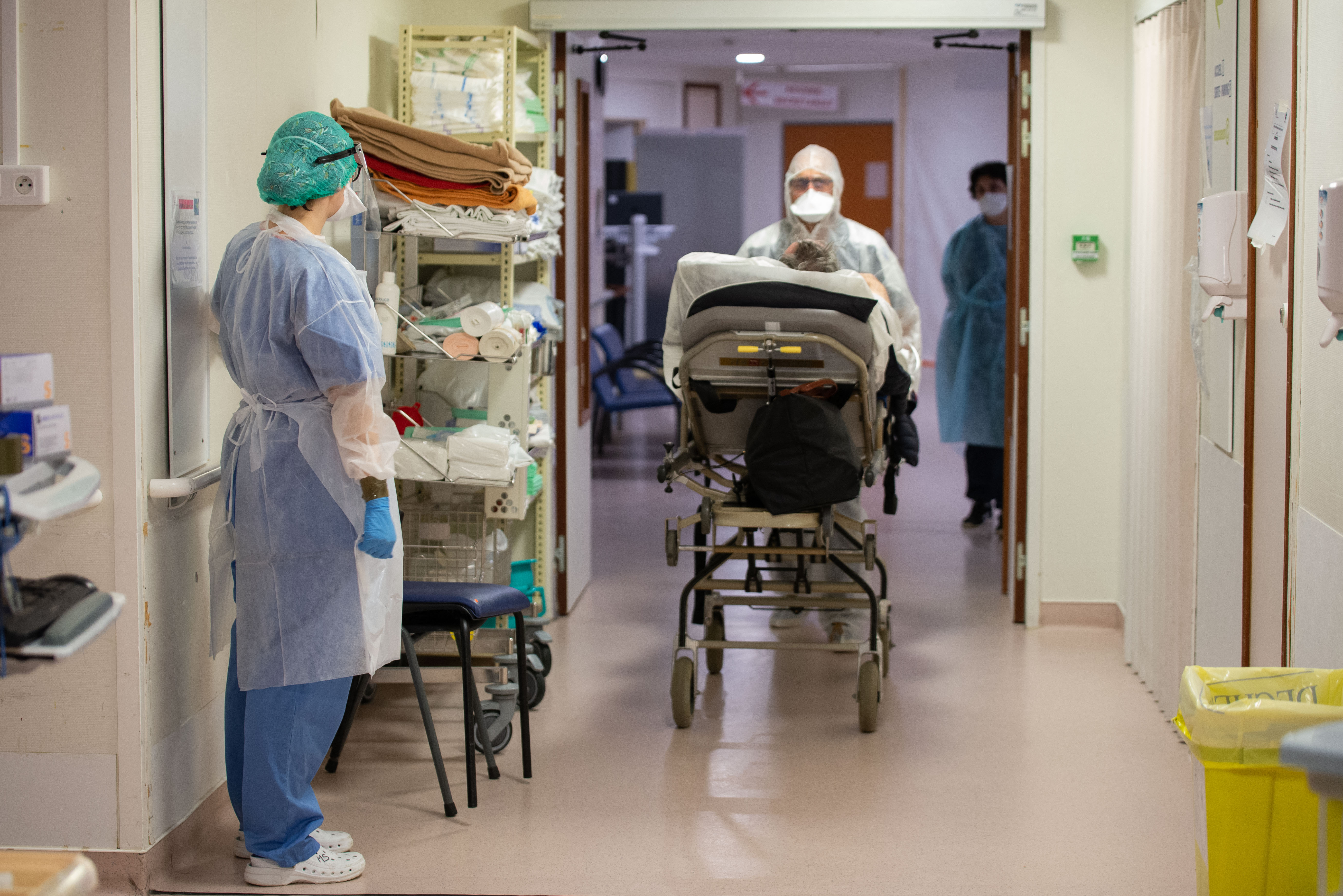 Nagyot ugrott Franciaországban a kórházban ápolt covidosok száma