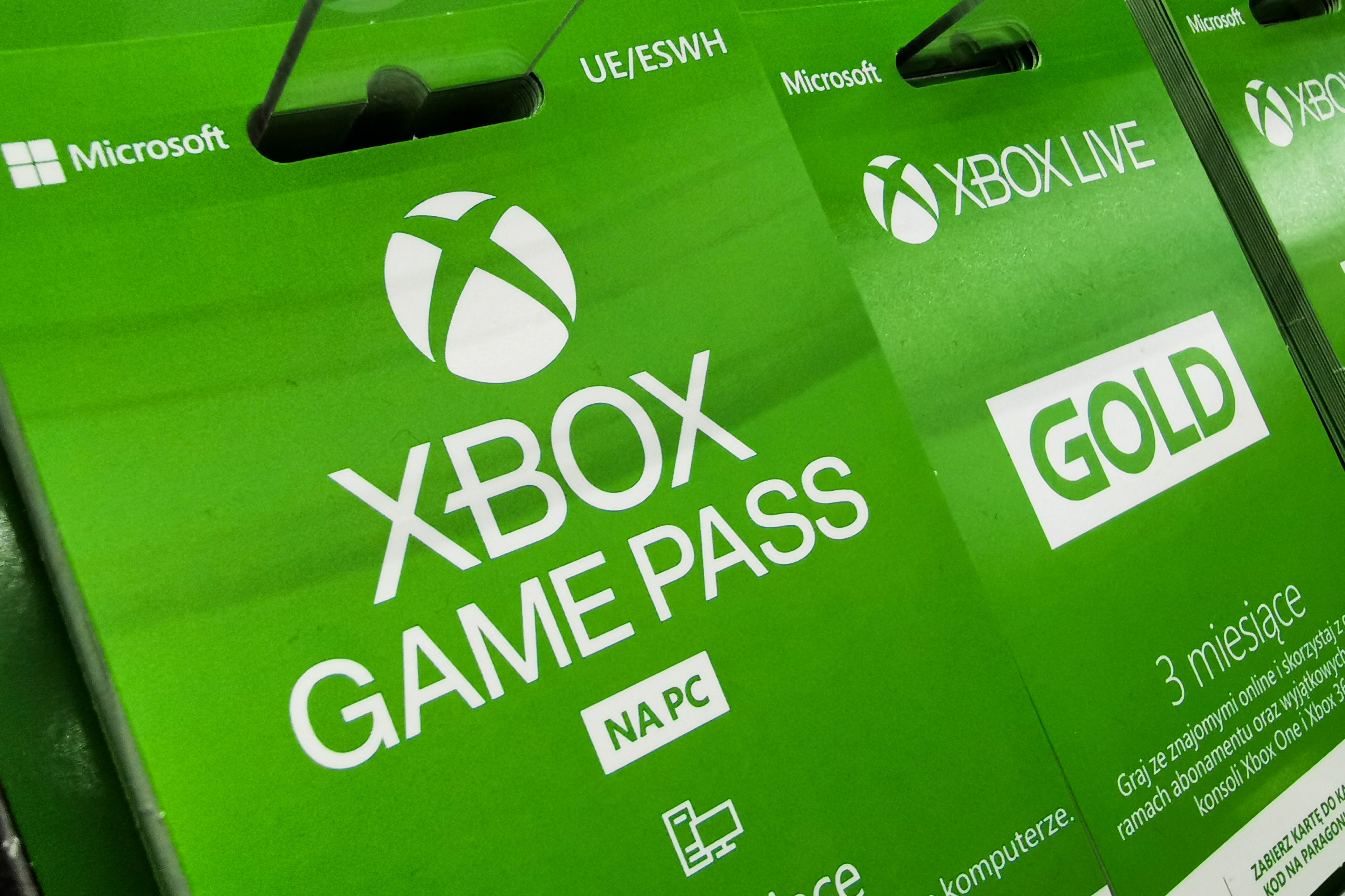 Az Xbox Game Passre nemcsak feltöltőkártyával, hanem online is előfizethetsz. Havi 3000-4000 forintért több száz játékhoz kapsz hozzáférést.