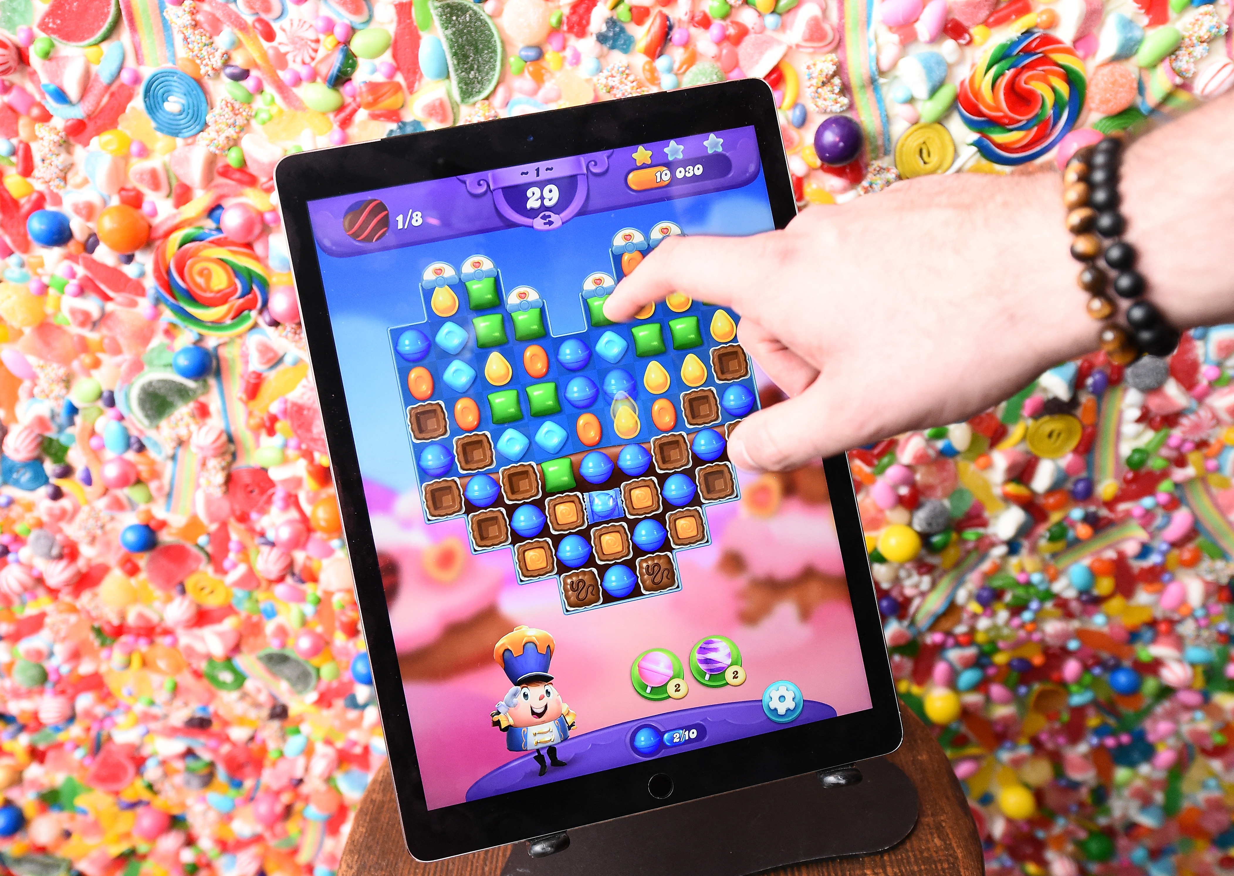 Candy Crush Friends Saga. A mobiljáték-sorozaton az Activision 2014 óta több mint 10 milliárd dollárt kaszált.