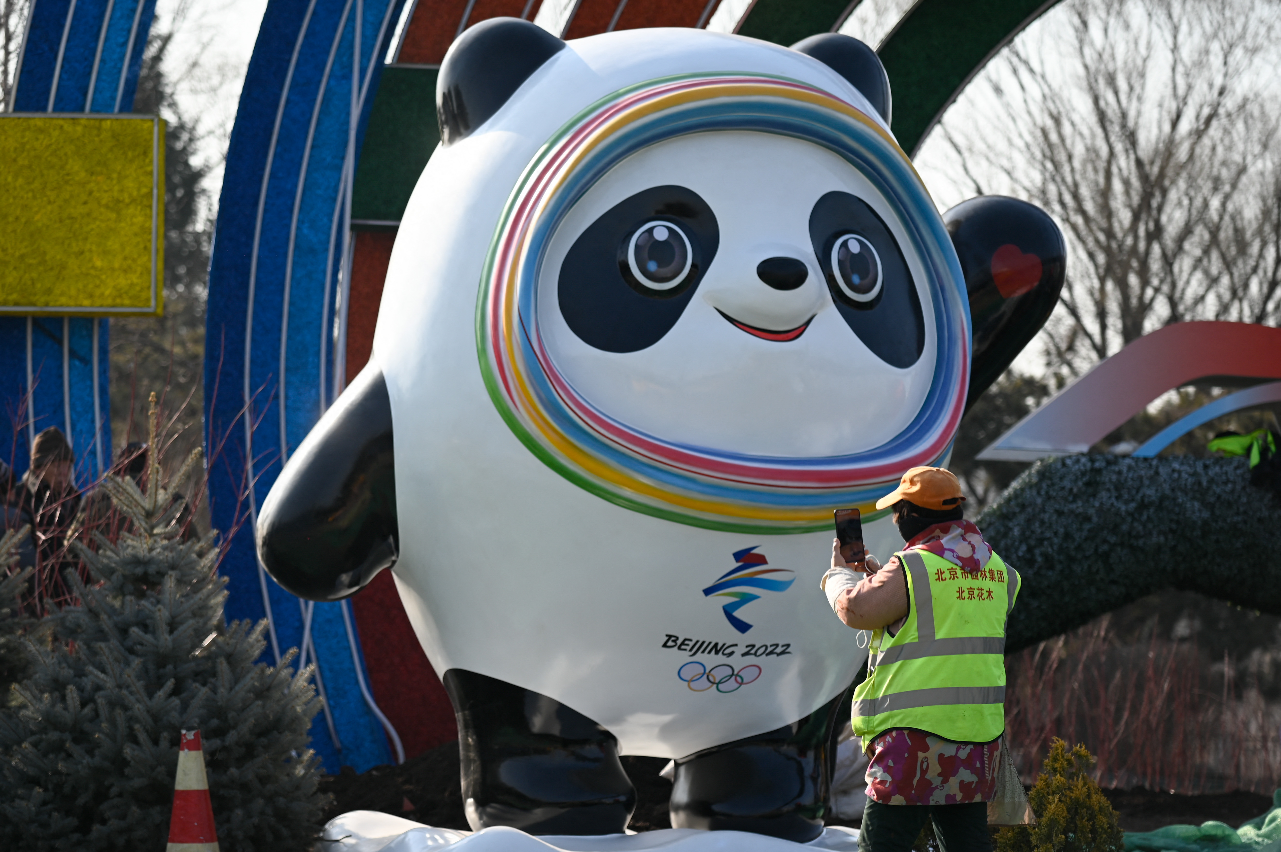 Több ország is azt tanácsolja a sportolóinak, hogy inkább ne vigyék magukkal a mobiljukat a pekingi olimpiára