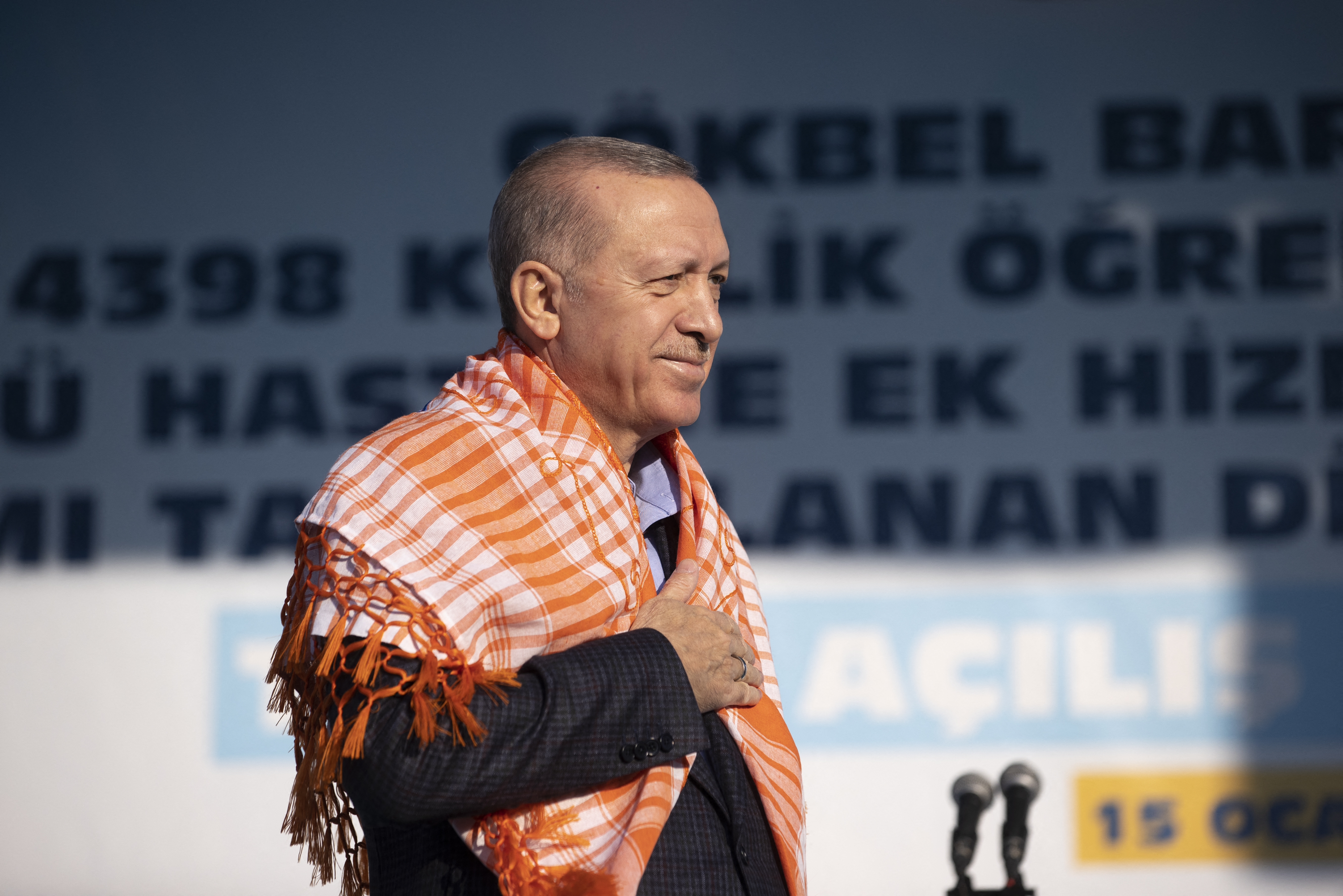 Letartóztattak egy török újságírót, mert megbántotta Erdogan elnököt