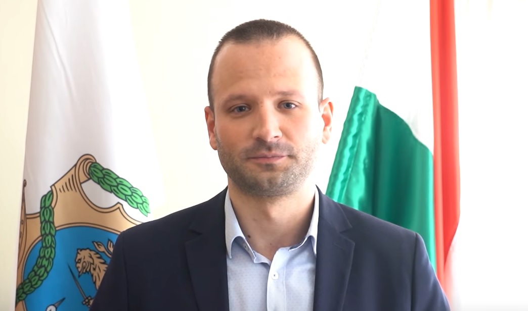 Álláshalmozásért méltatlansági eljárást kezdeményeznek Keszthely fideszes polgármestere és alpolgármestere ellen