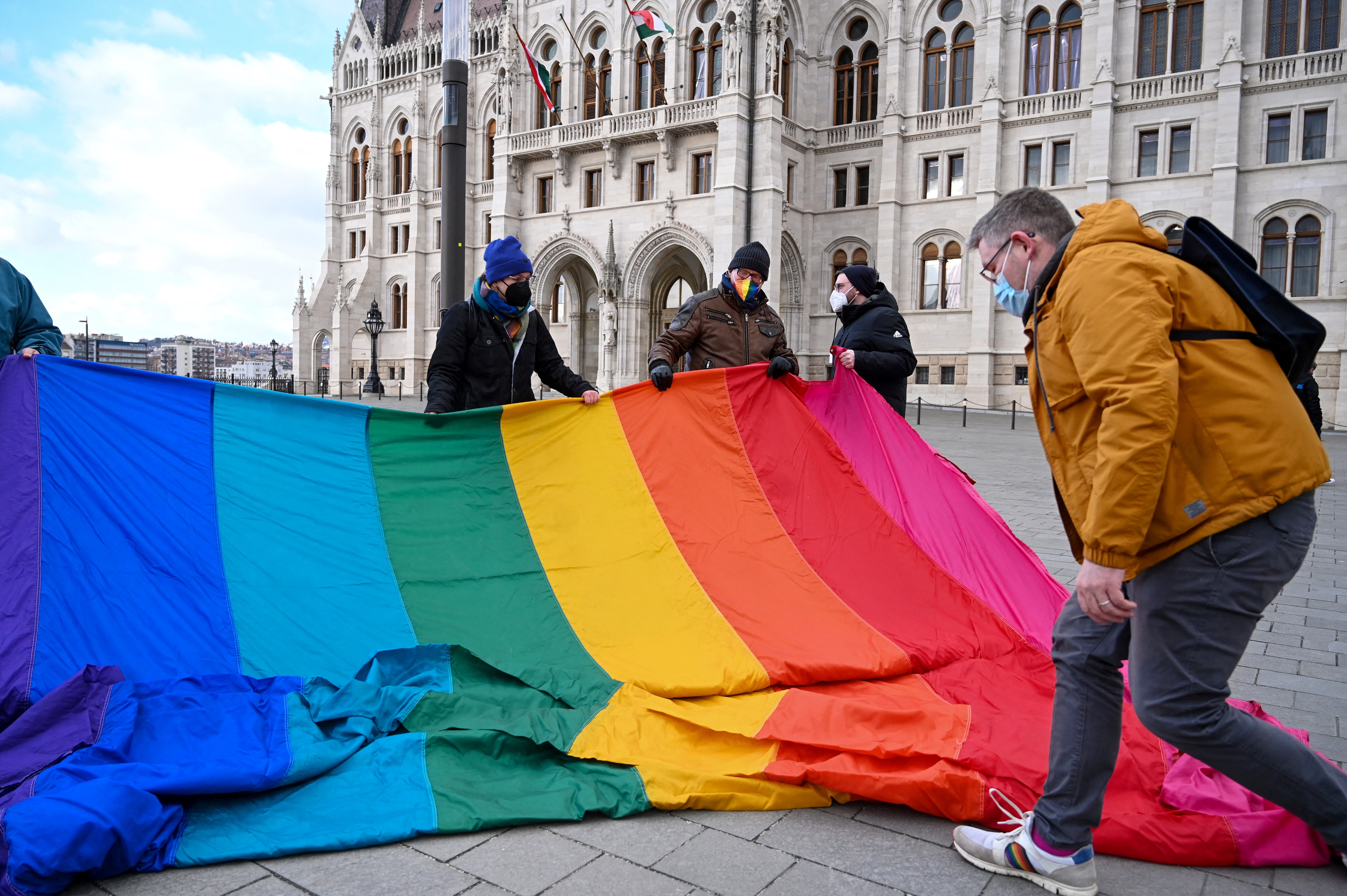 LMBTQ aktivisták a Kossuth téren 2022 január 21-én