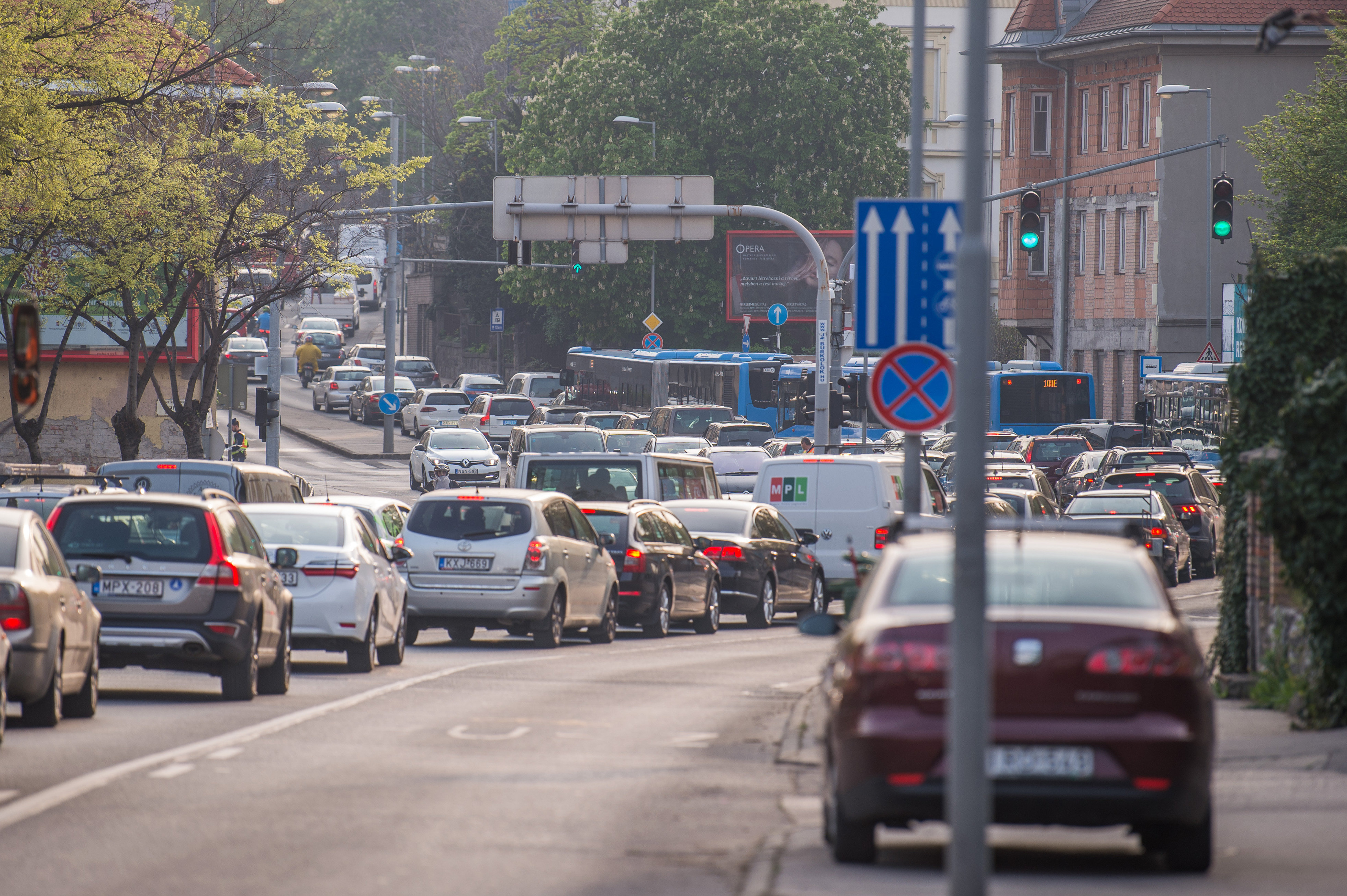 200 autóval vonulnak fel a szakszervezetek Budapesten, a pedagógussztrájk melletti kiállásként