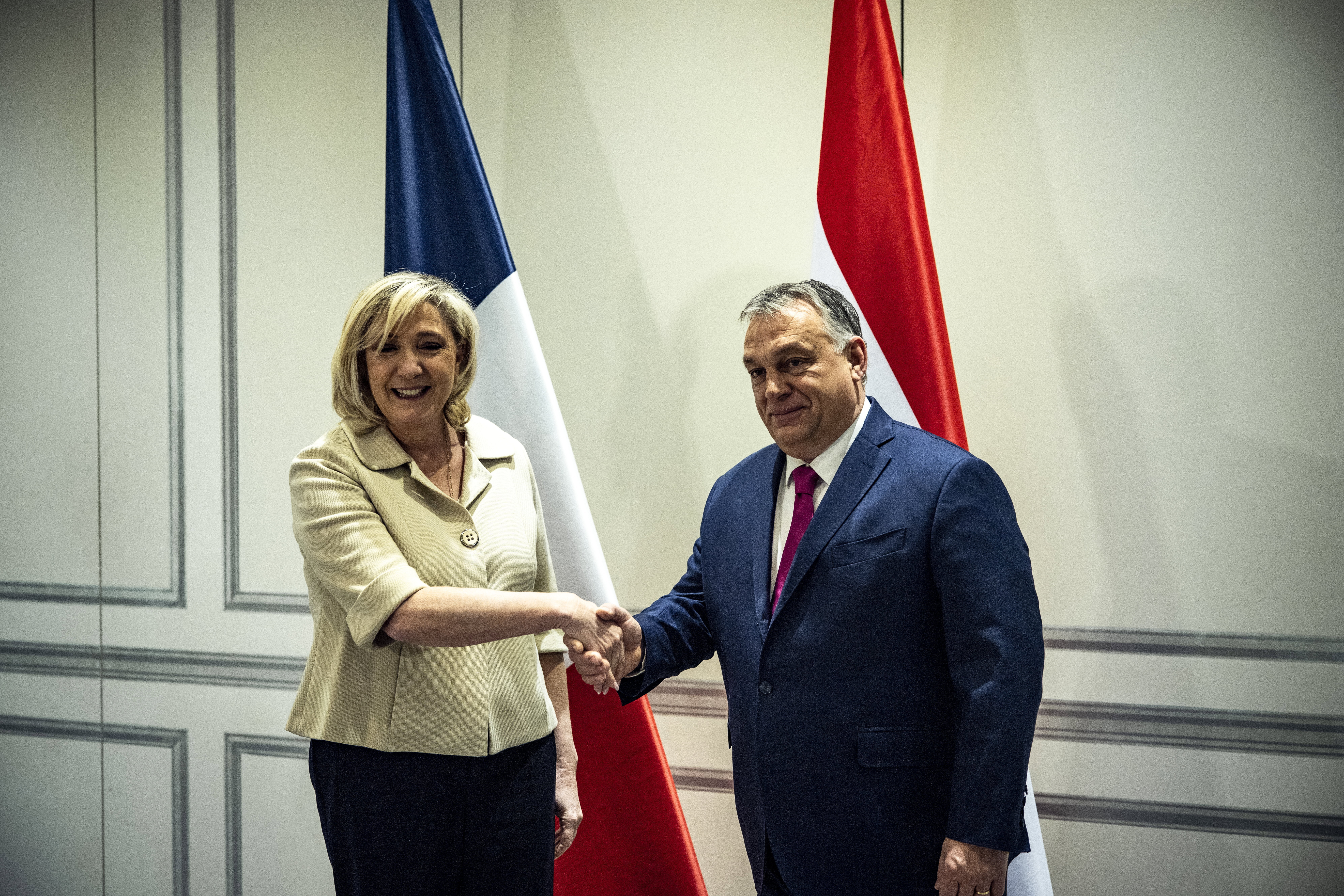 Le Pen vissza tudja adni a pénzt Mészáros Lőrinc bankjának