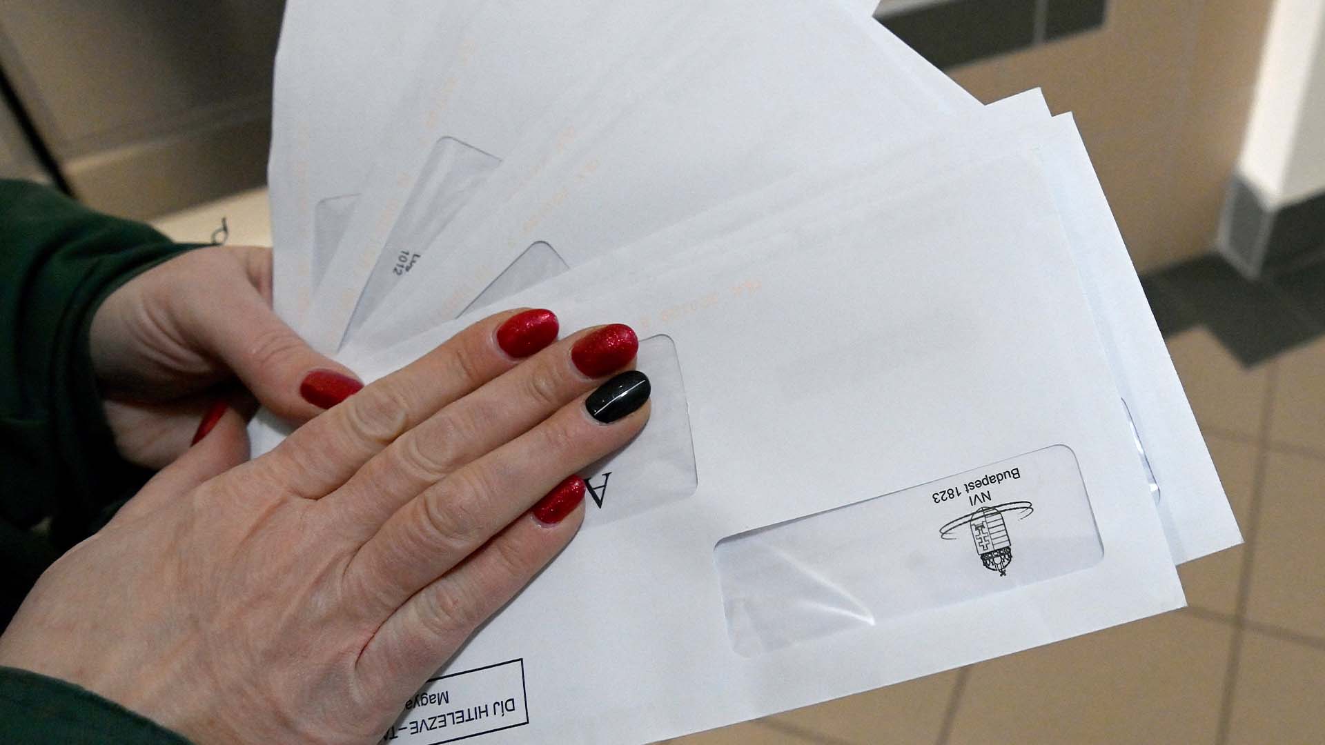Mától kézbesíti a posta a választási értesítőket