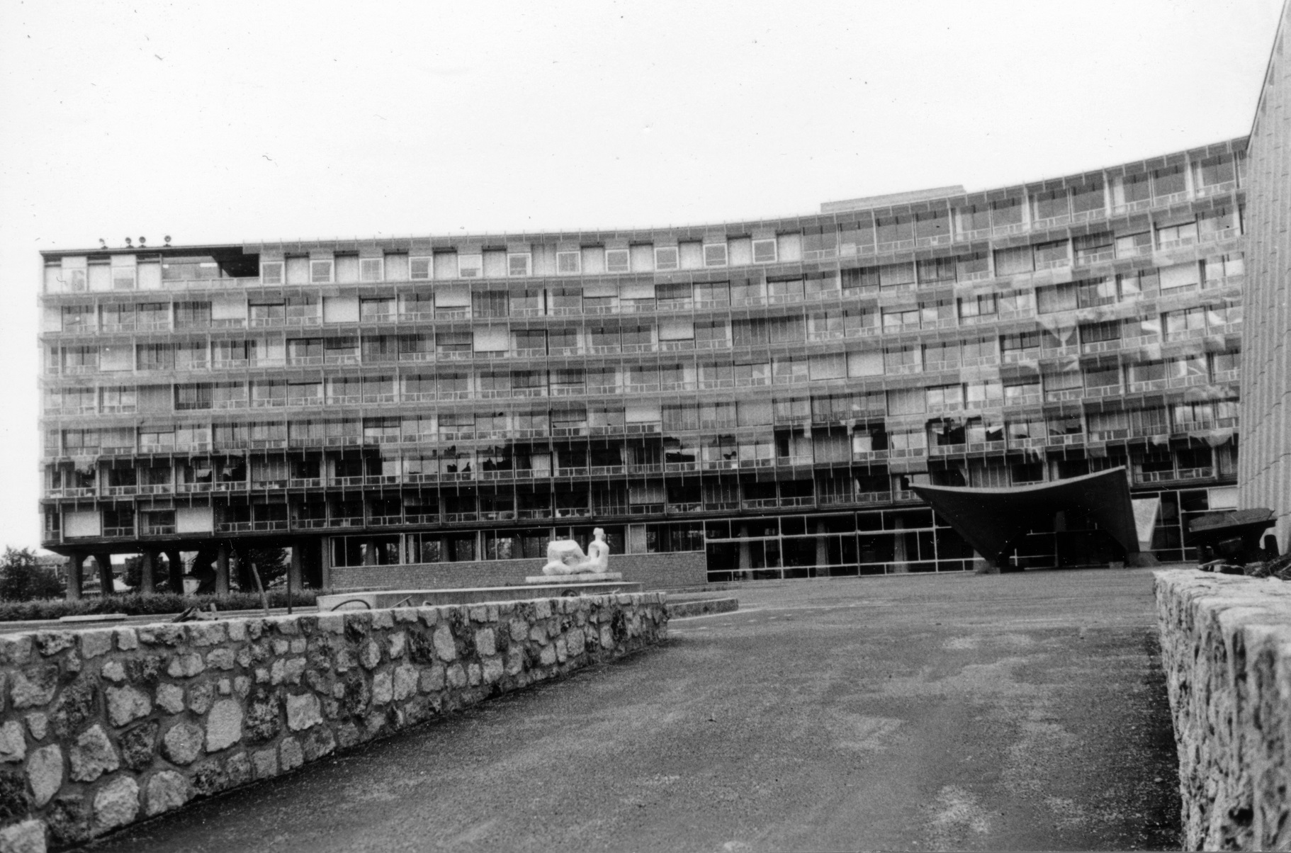 Az UNESCO 1958-ban elkészült párizsi székháza, Breuer Marcell, Bernard Zehrfuss és Pier Luigi Nervi munkája.