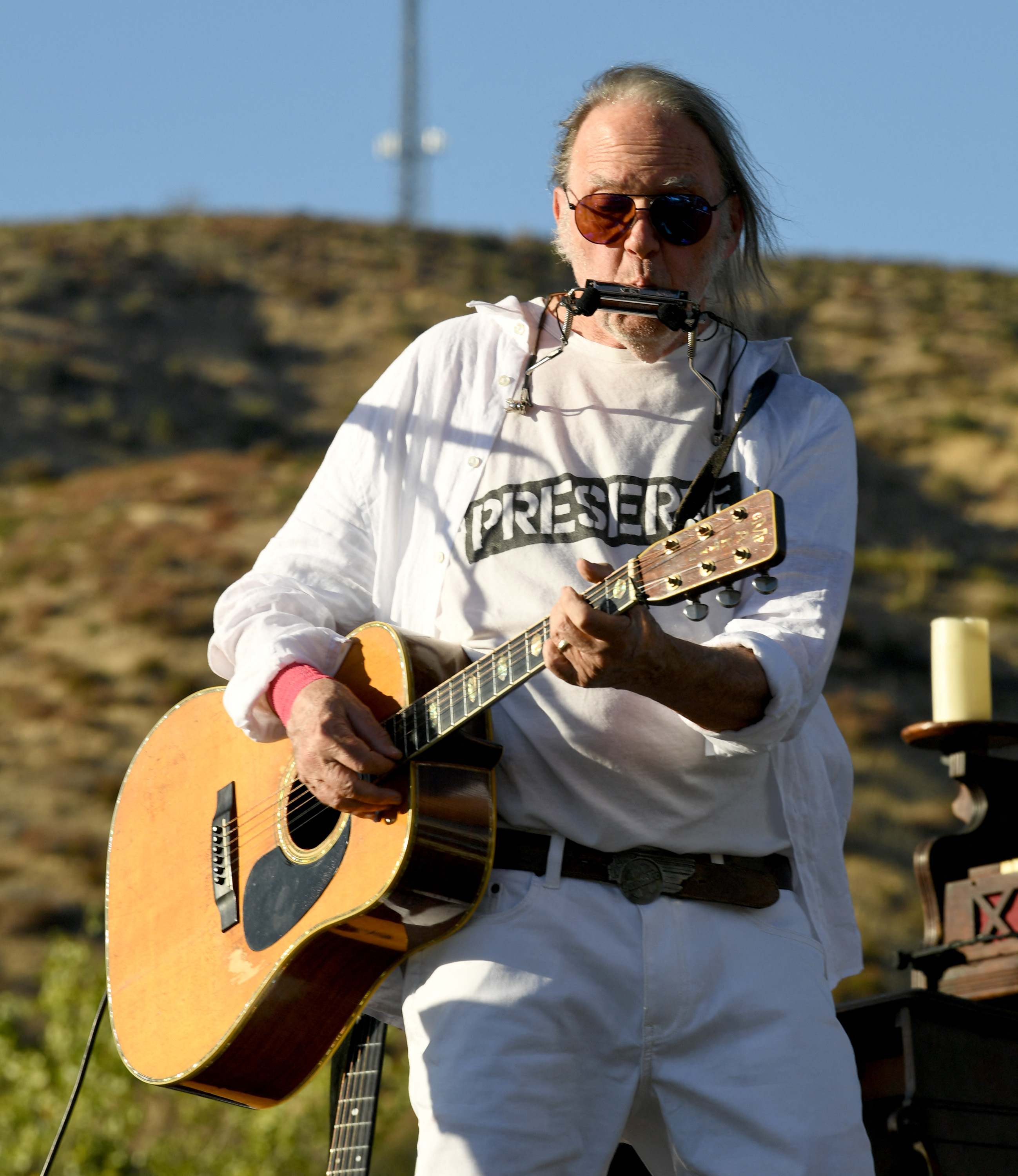 Neil Young 2019-ben a kaliforniai Lake Hughes-ban