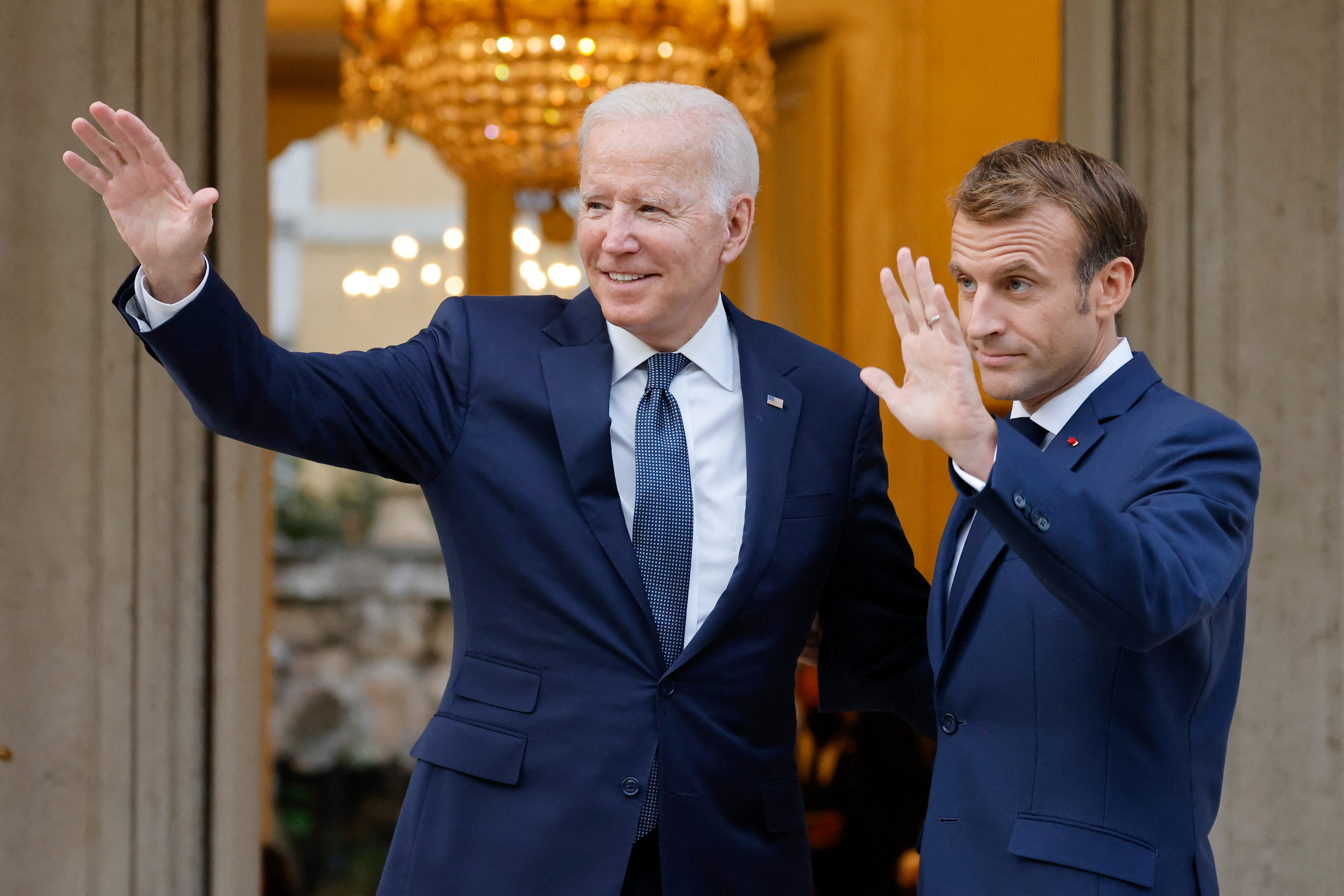 Emmanuel Macron és Joe Biden összehangolja az Oroszországgal szembeni válaszlépéseket