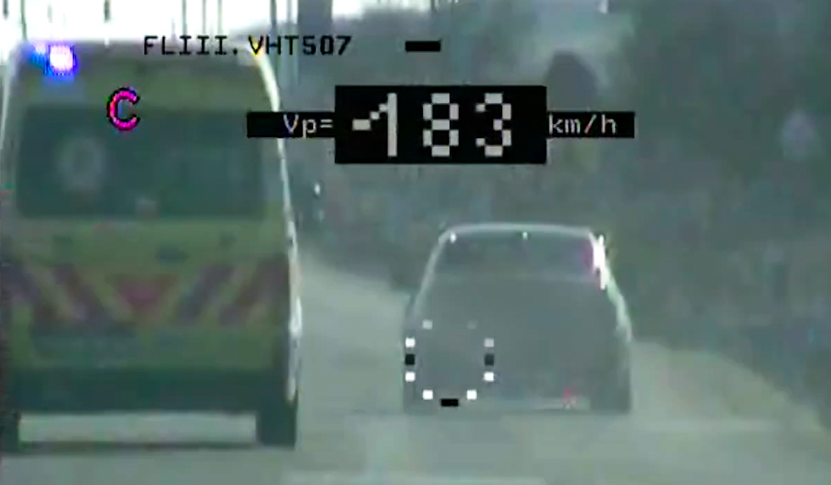 183 km/h sebességgel előzte a szirénázó mentőautót a BMW-s