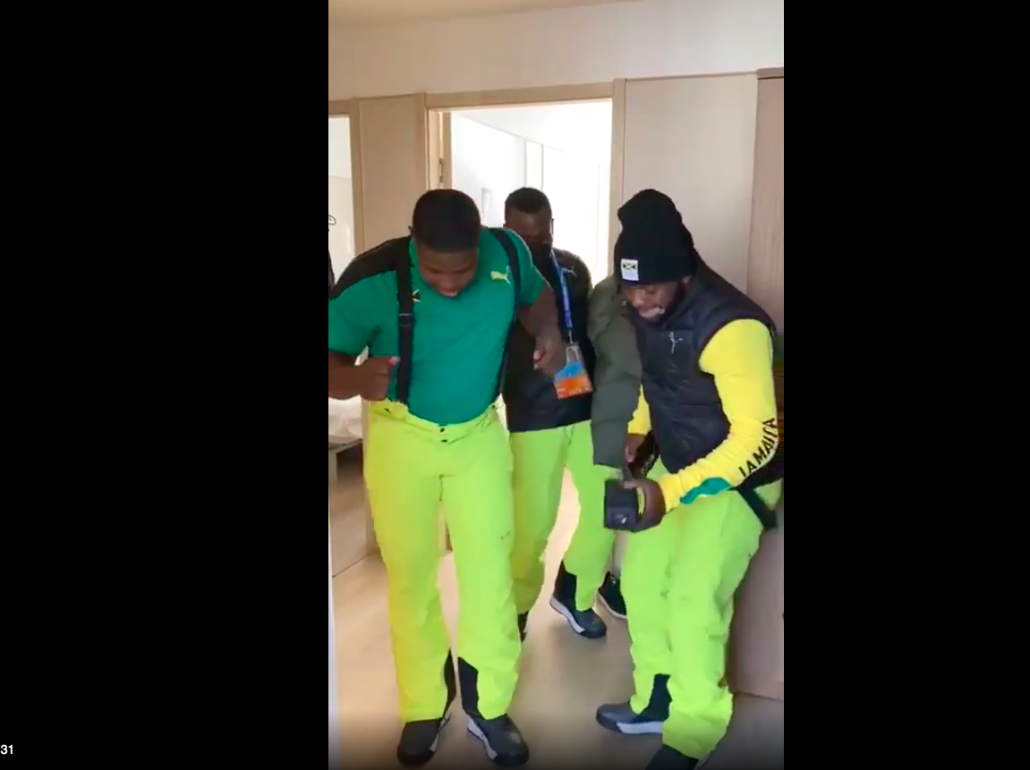 A jamaicia bobcsapat pont úgy melegít az olimpiai versenyre, ahogy azt elképzeled