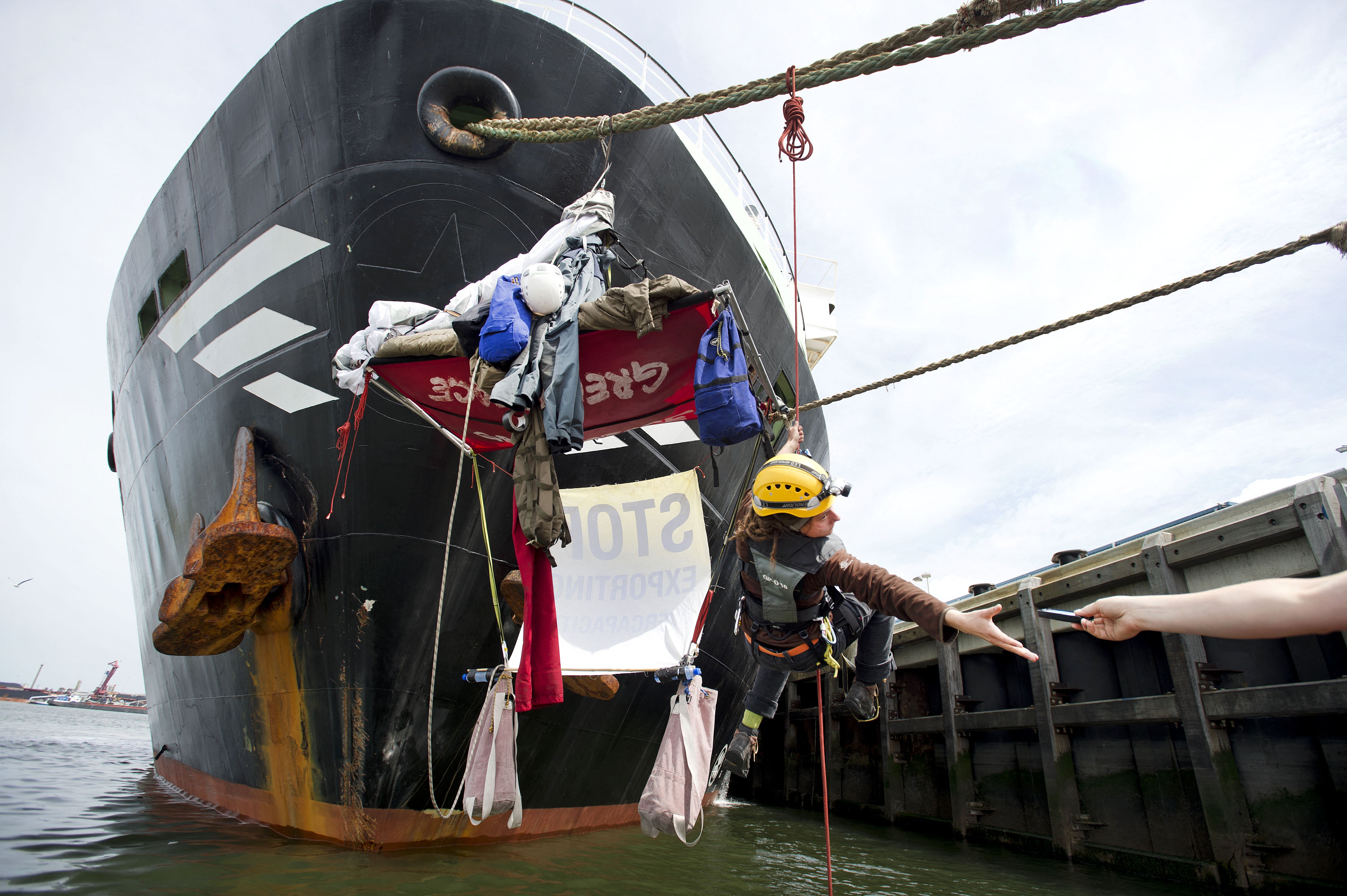 Döglött halakkal borította be a Vizcayai-öblöt a világ második legnagyobb halászhajója