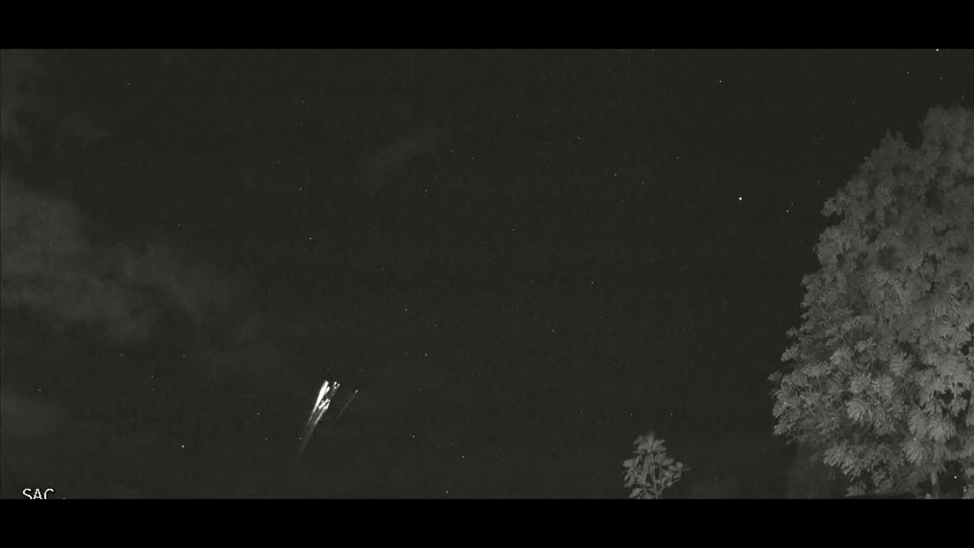 Szenzációs videón rögzítették Musk műholdjainak pusztulását