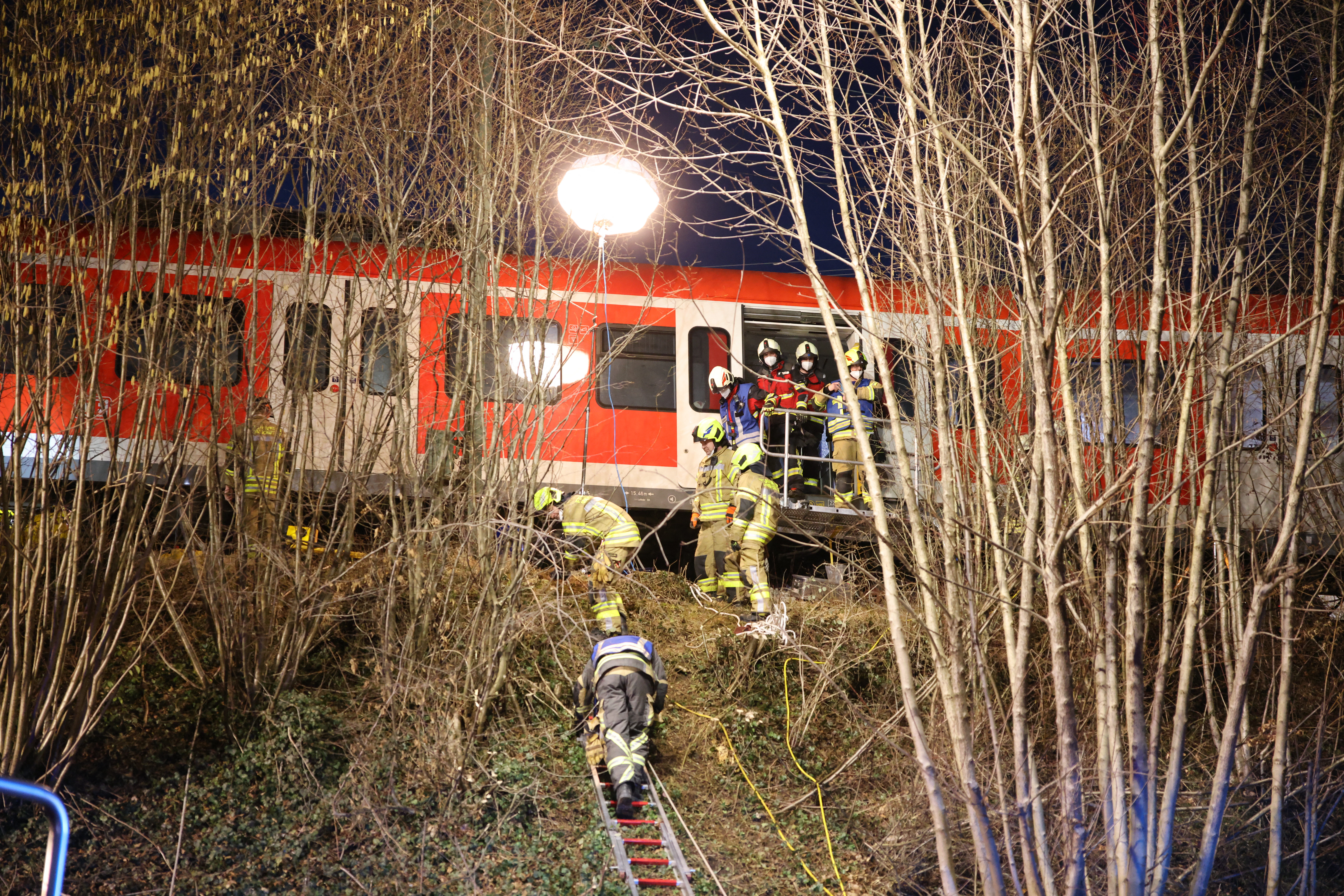 Frontálisan ütközött két vonat München közelében
