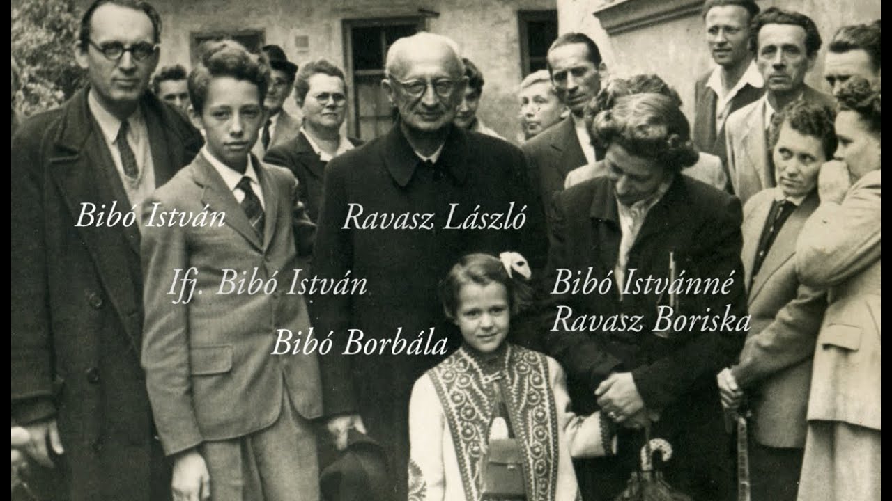 Bibó és családja, középen apósa, Ravasz László püspök
