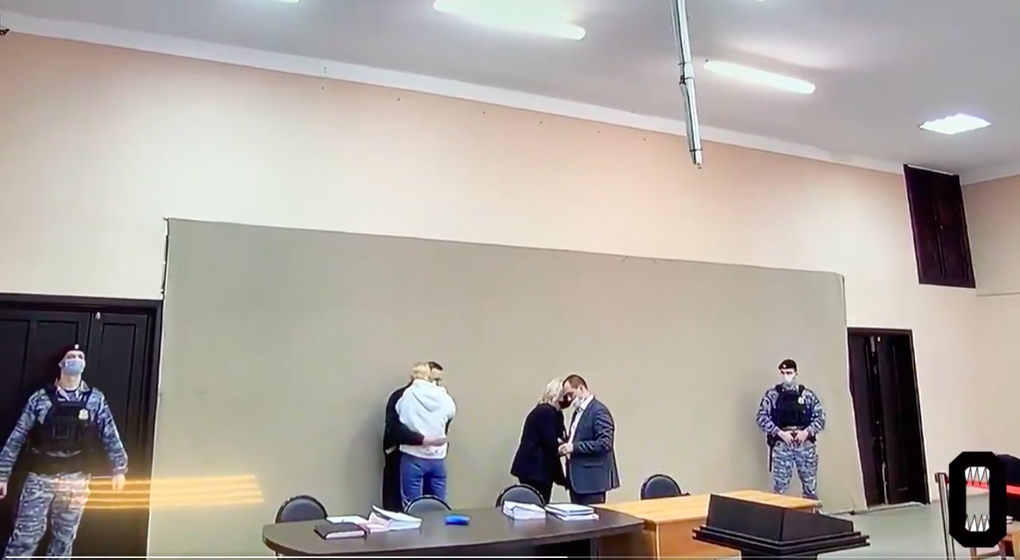 Elkezdődött Navalnij újabb pere a büntetőtáborban, további tíz évet is kaphat
