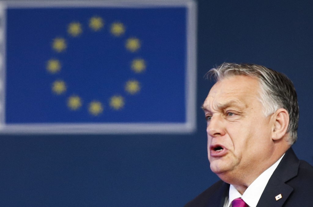 Orbán Viktor az Európai Tanácsban, 2021. december 15-én, amikor lengyel kollégájával a költségvetés vétójával zsaroltak a mechanizmus jegelése érdekében.