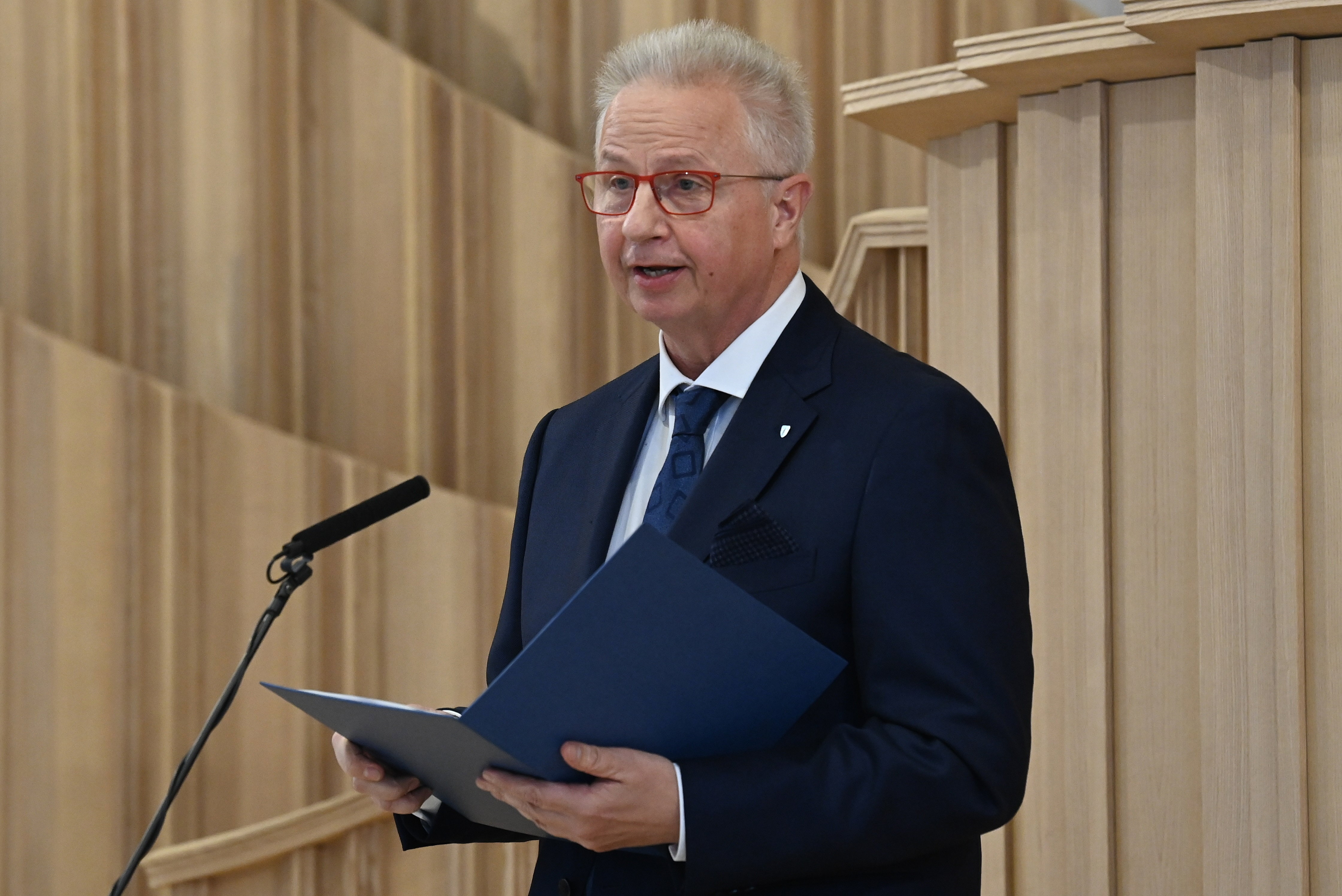 Bíróságra vinné Trócsányi László volt minisztert az egyik korrupcióval vádolt végrehajtó