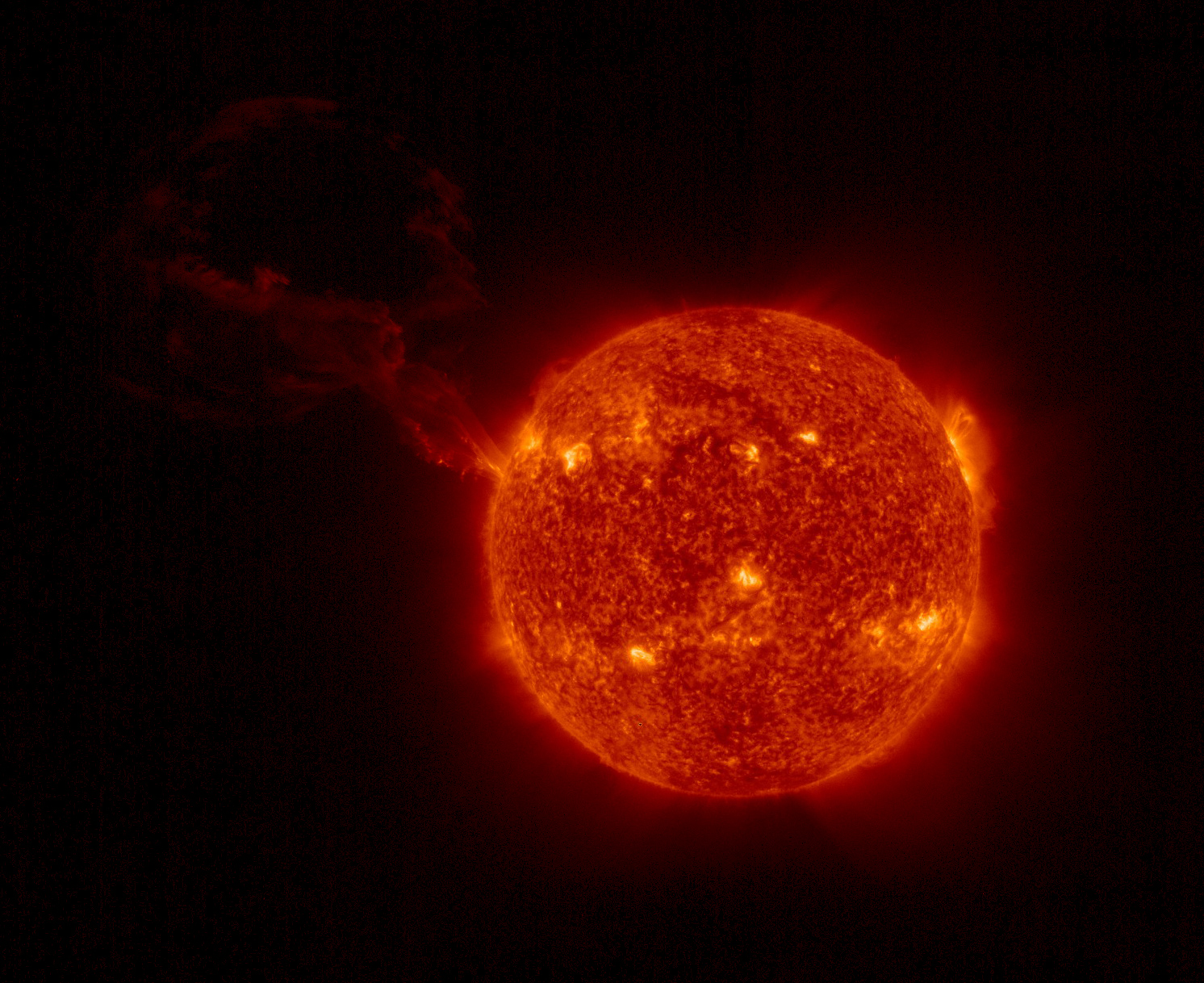 Bámulatos fotót küldött a Solar Orbiter űrszonda a Nap felszínén eddig látott legnagyobb napkitörésről