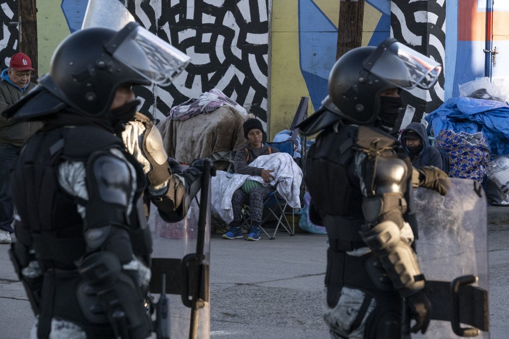 Bevándorlók csaptak össze a rendőrséggel a mexikói határon