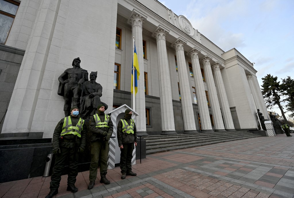 Ukrajna bevezeti a rendkívüli állapotot az ország egész területére