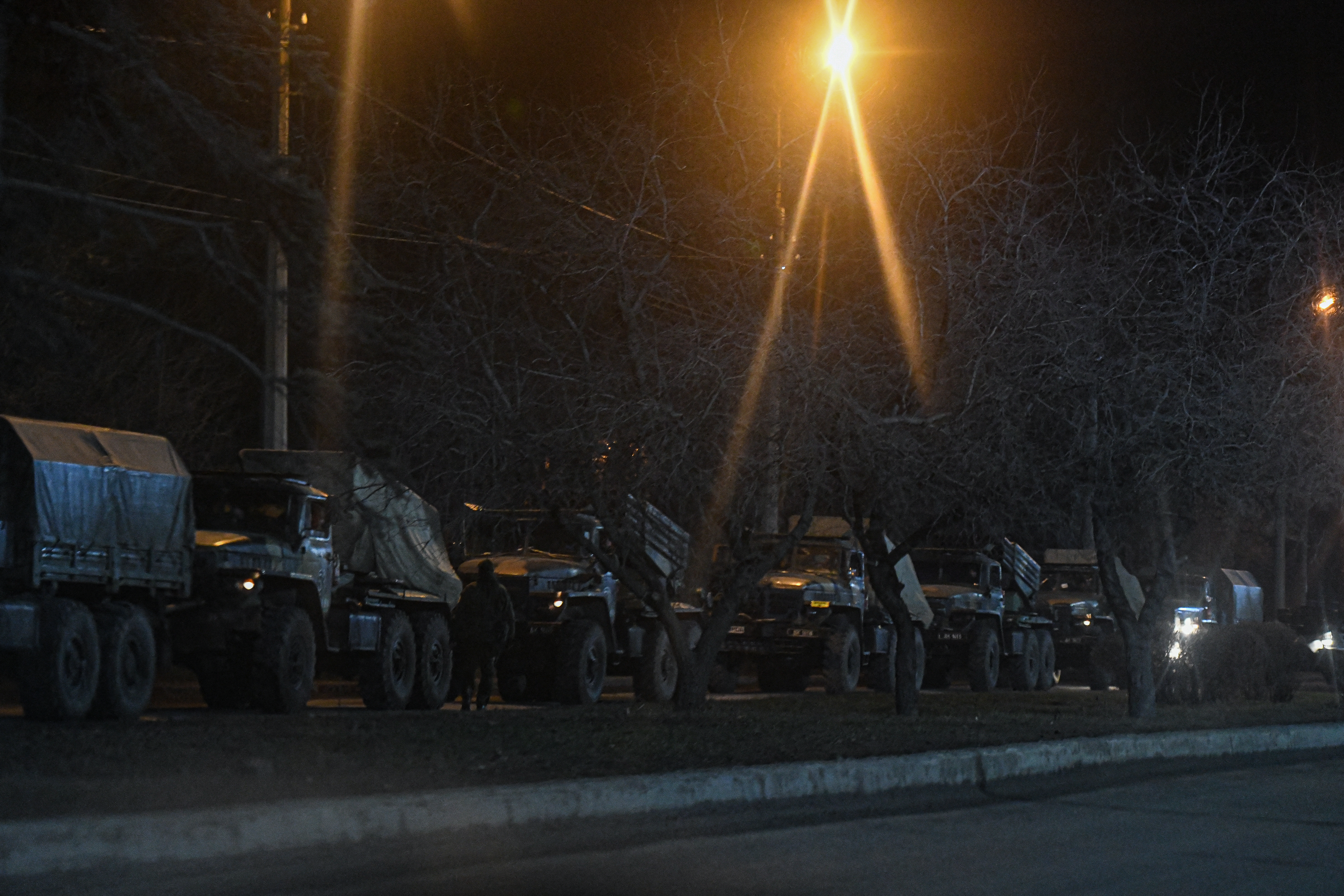 Az orosz hadsereg egységei Donyeckben február 24-én hajnalban