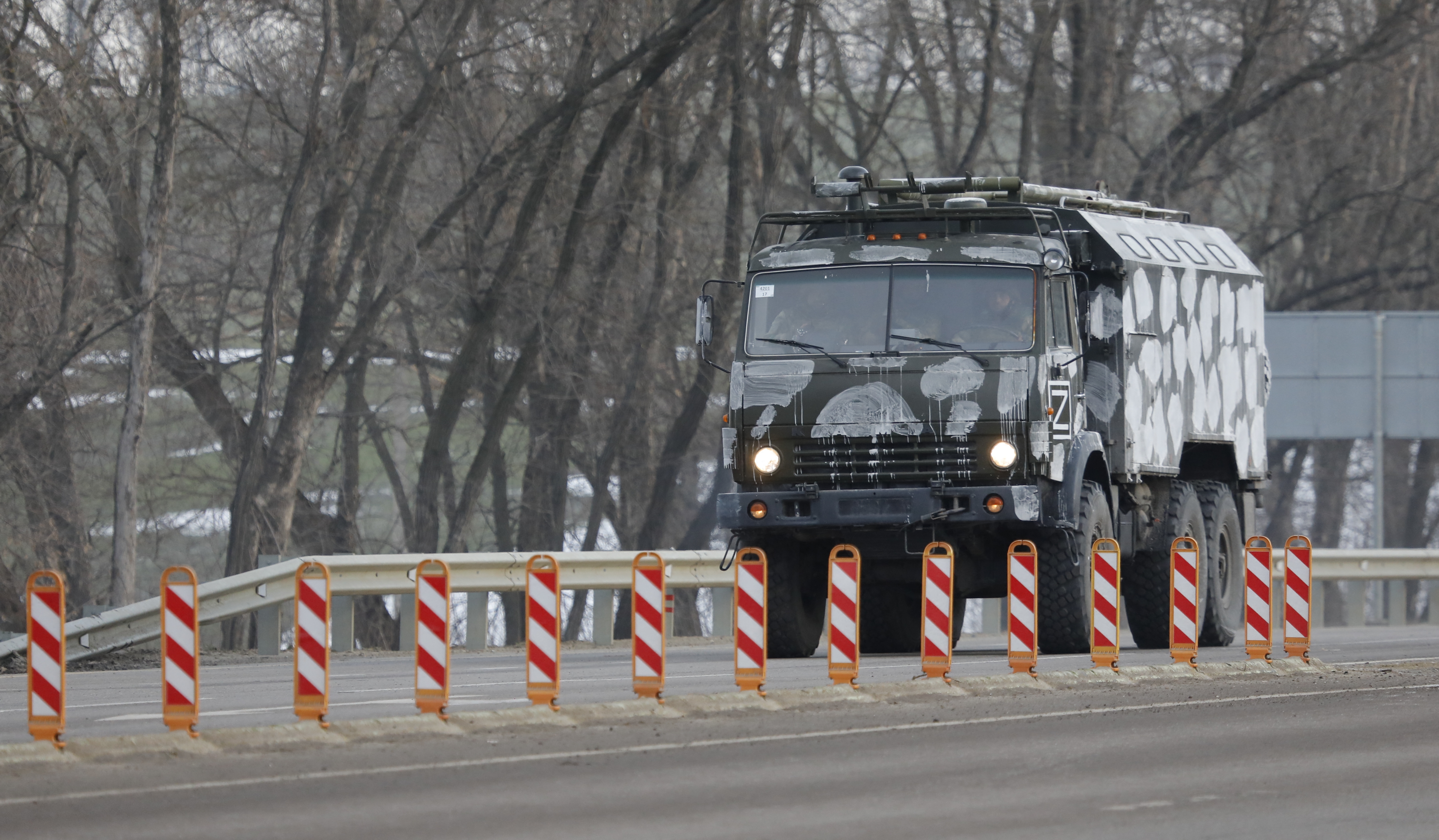 Orosz katonai jármű a belgorodi régióban 2022. február 24-én.