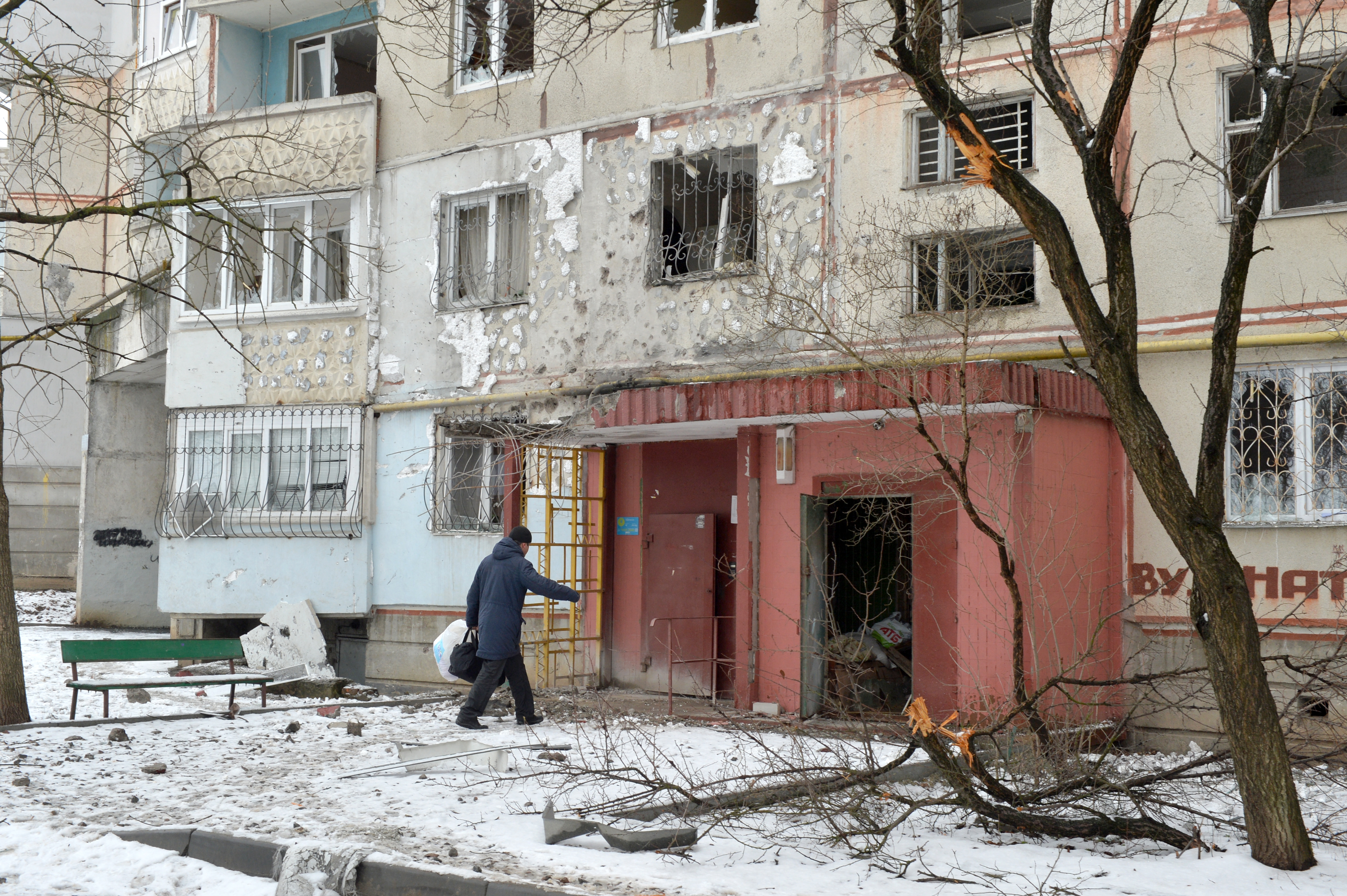 Kijev tartja magát, Harkivban orosz csapatok harcolnak az utcákon, egyre több a civil áldozat