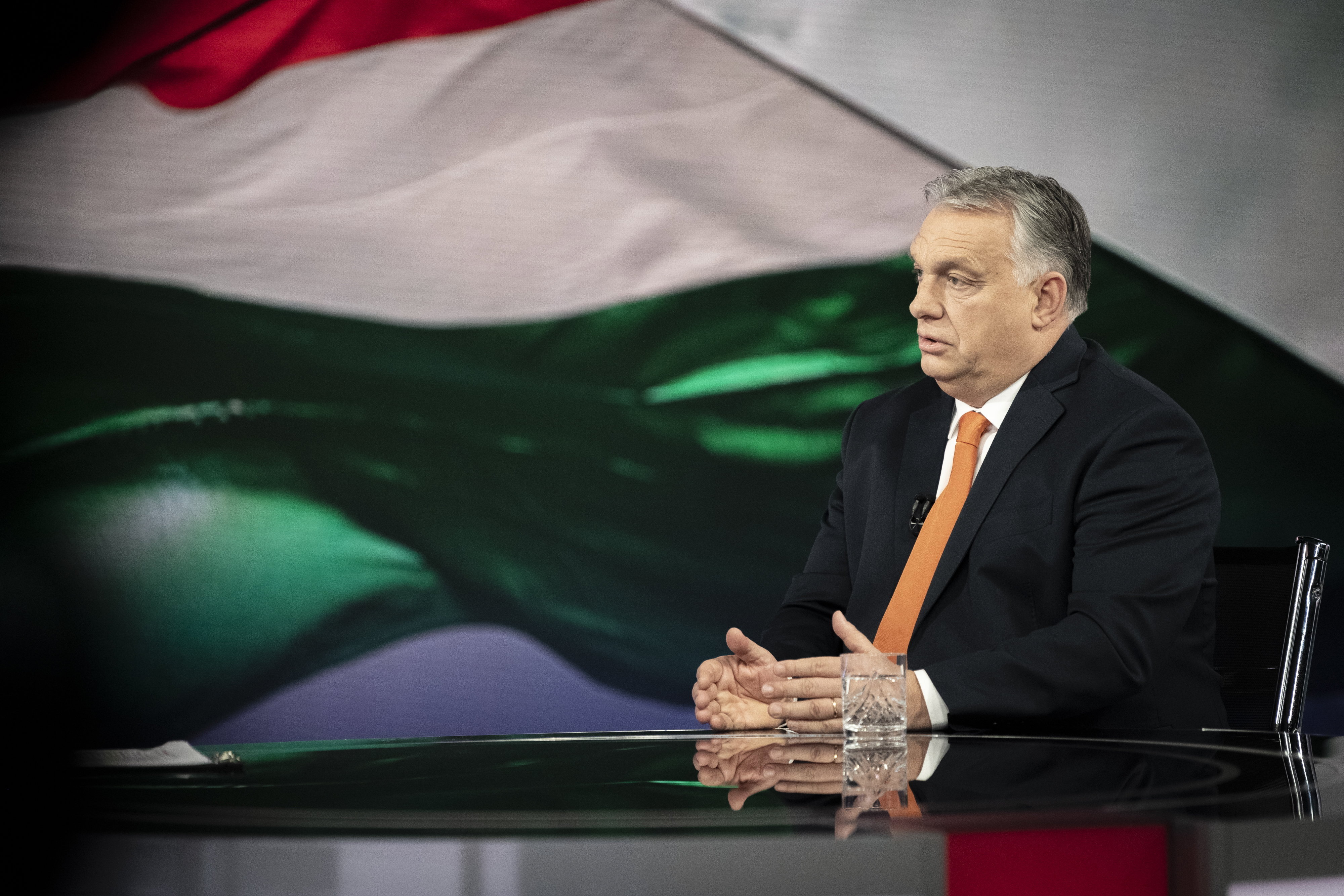Orbán azért nem küldene fegyvereket Ukrajnának, mert a Honvédségnek minden meglévőre szüksége van