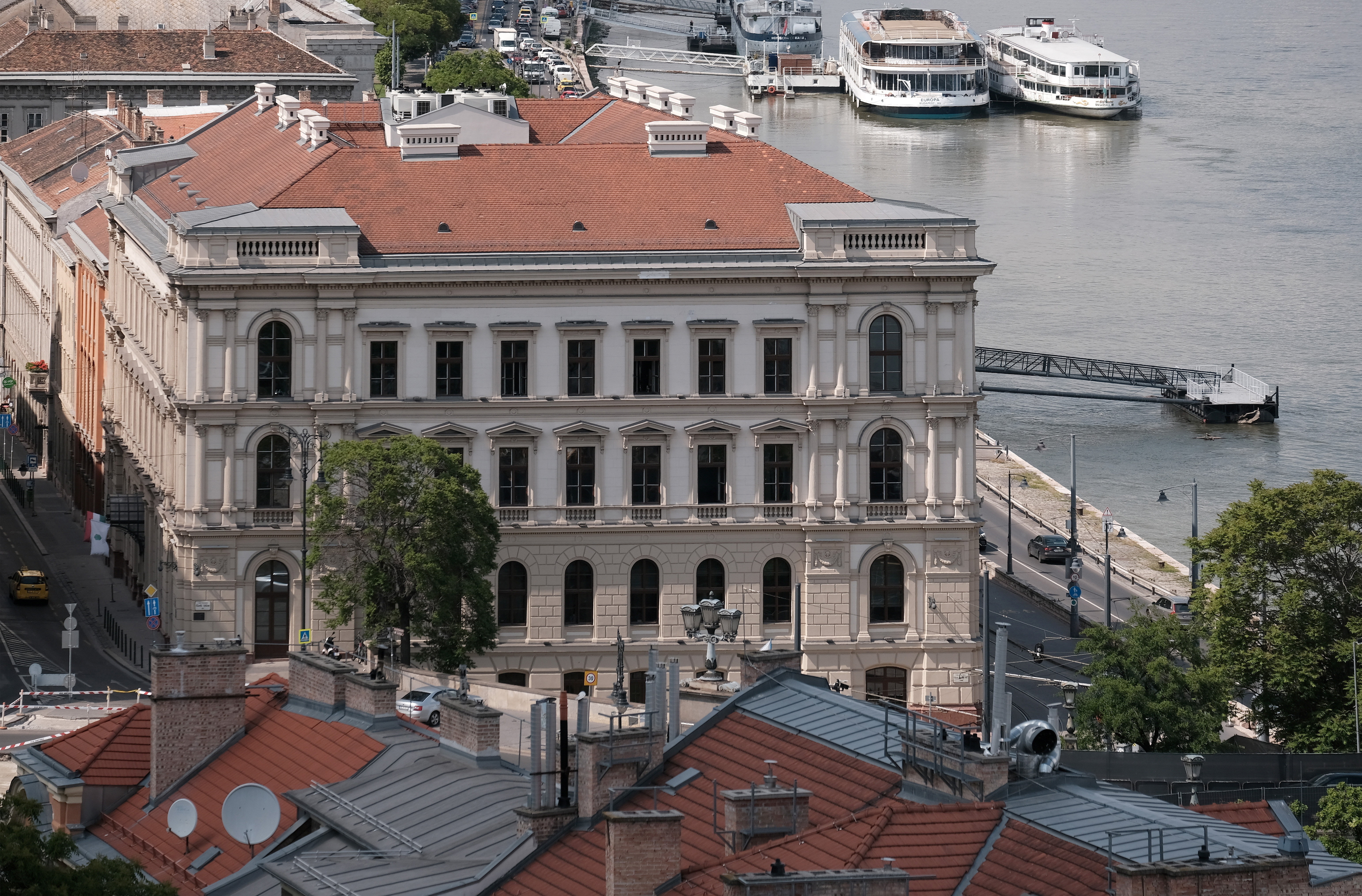 Csehország után Románia is kilép a budapesti székhelyű orosz bankból