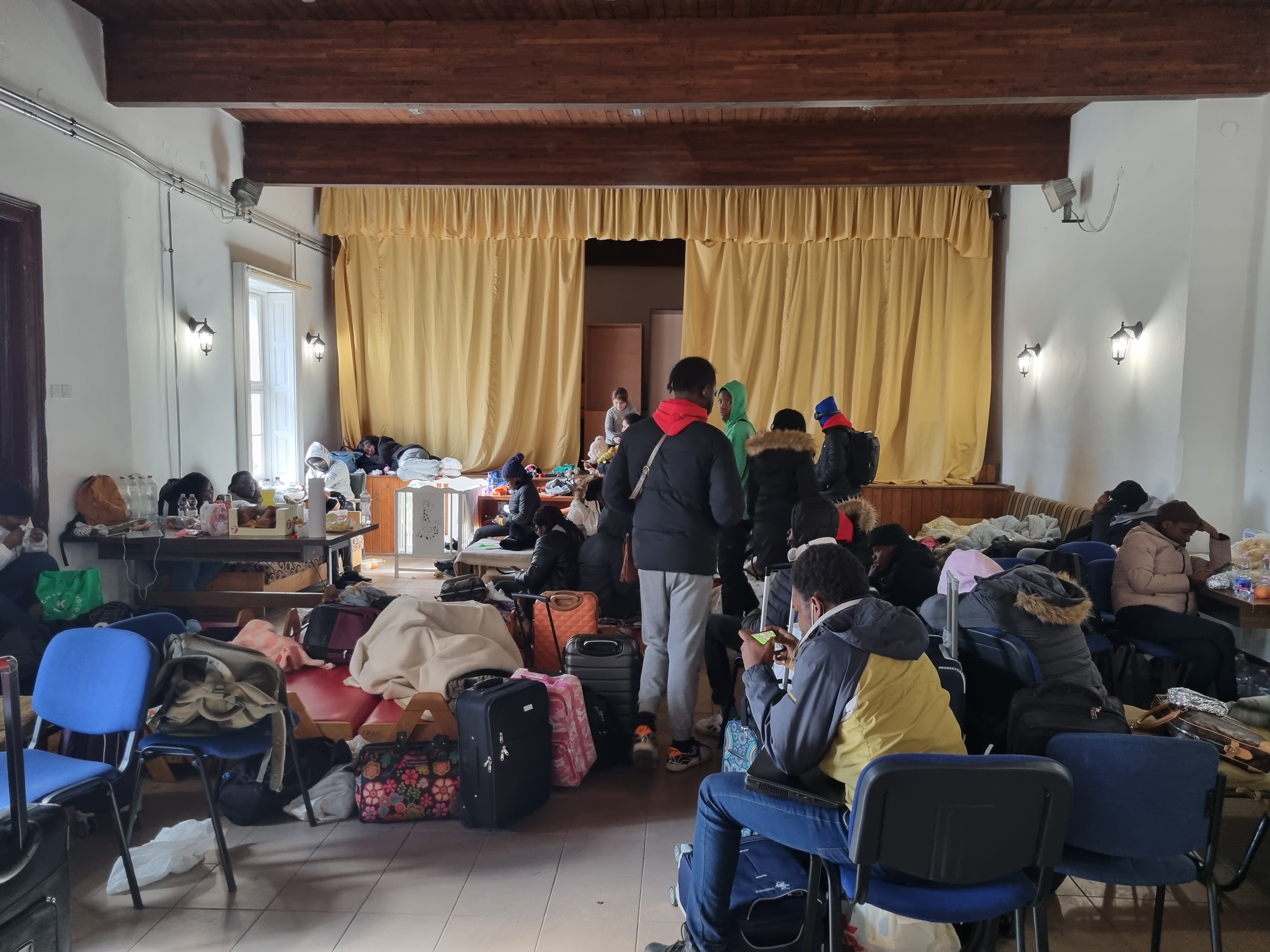 A beregsurányi határon külön kezelik a harmadik országból érkezett, Ukrajnában rekedt embereket