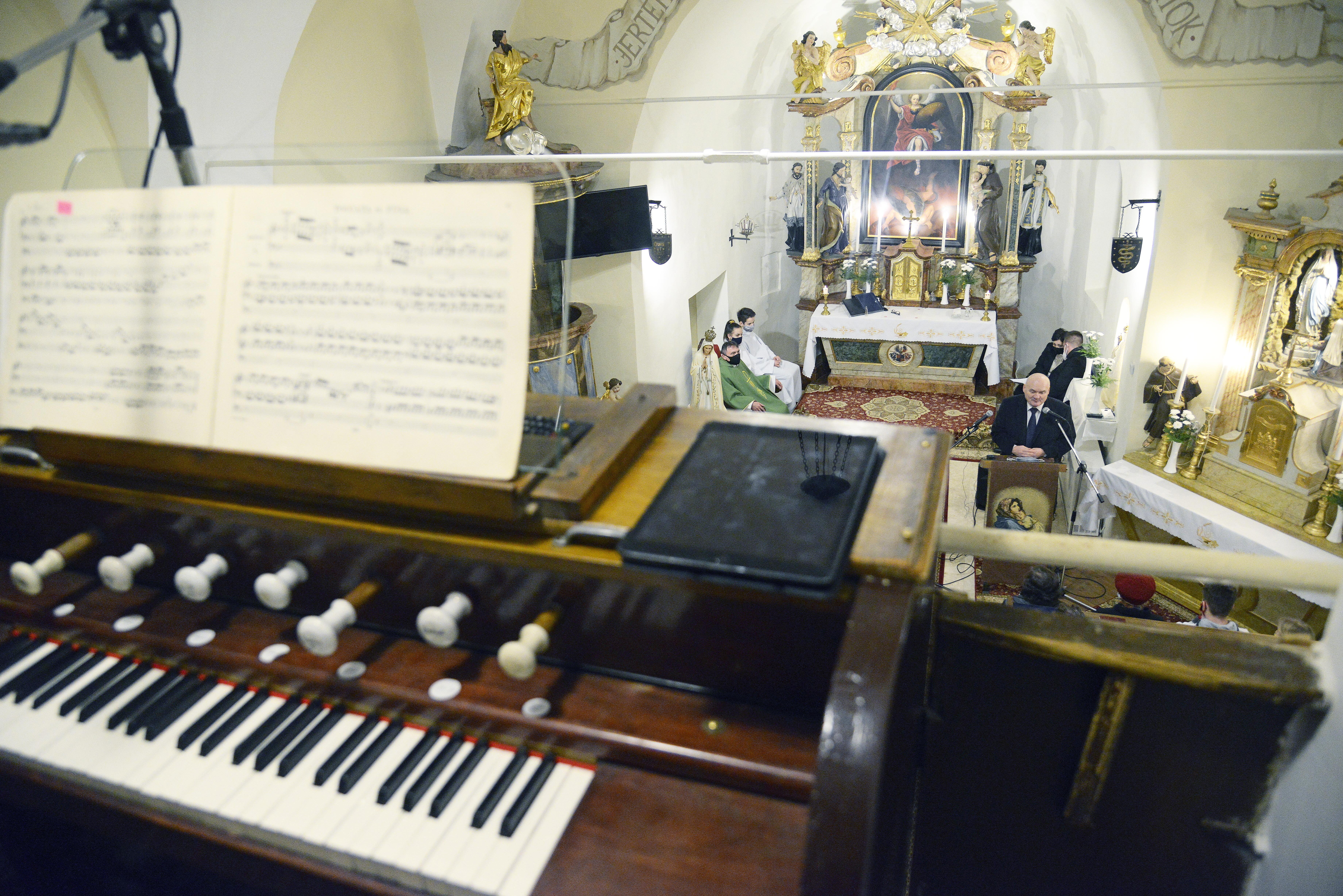 Bejelentették, hogy 350 milliót osztottak szét vallásos könnyűzenészek között, pedig a pénz komoly részét templomi orgonák javítására adták