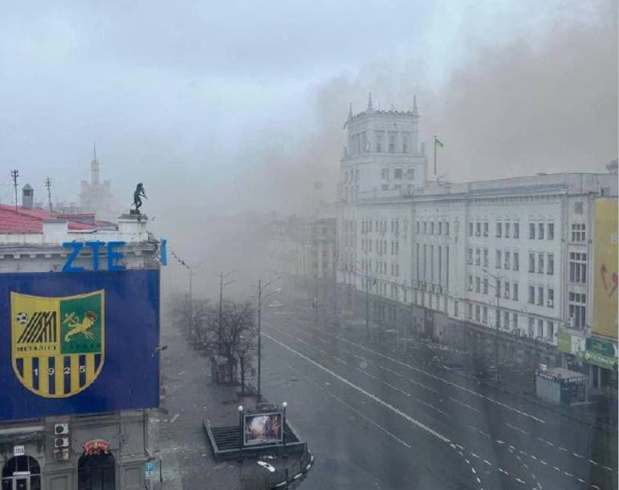 Rakétatalálat érte Harkivban a polgármesteri hivatalt