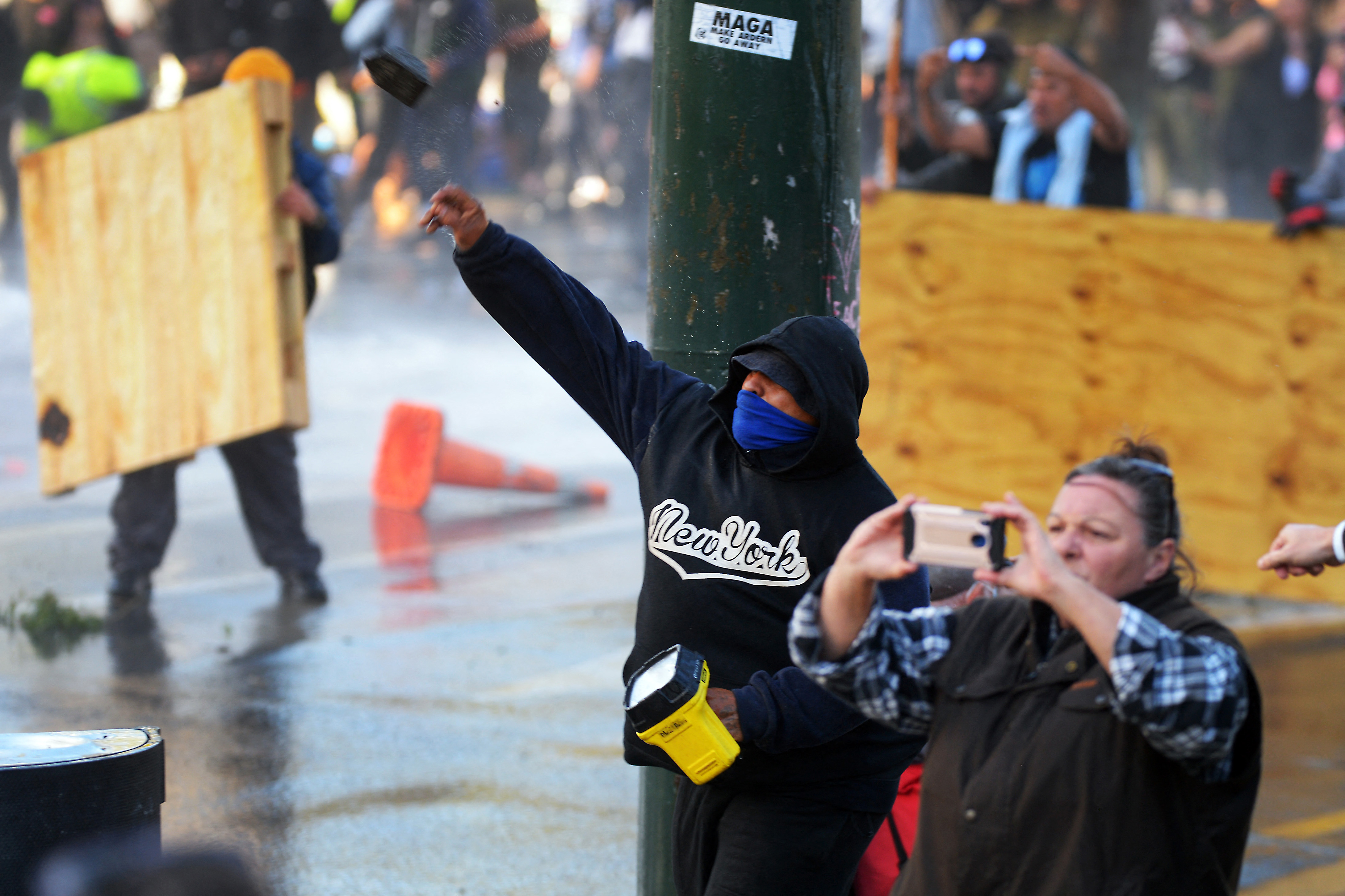 Feloszlatta a rendőrség a több hete tartó új-zélandi covid-tüntetést