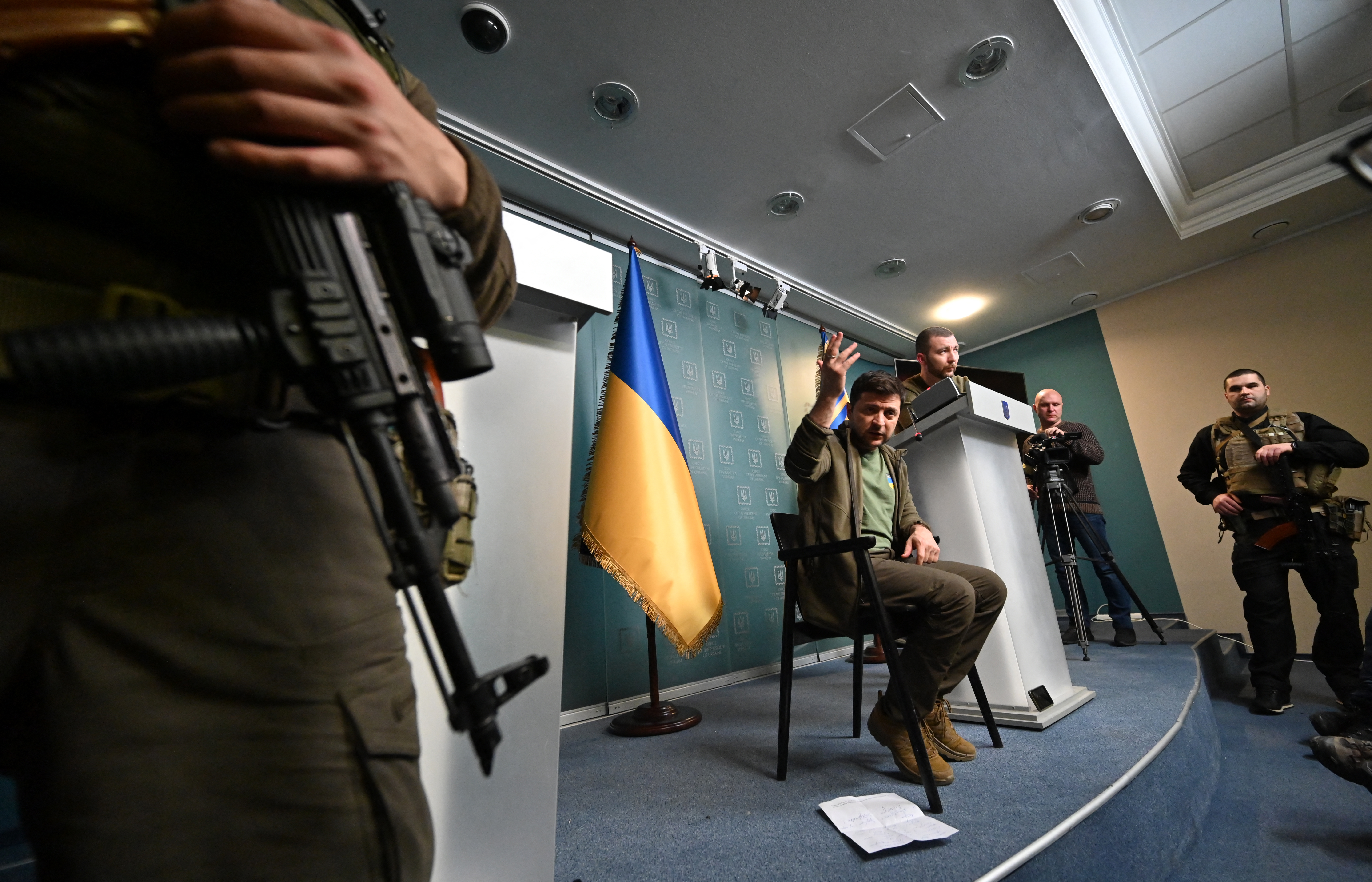 Volodimir Zelenszkij sajtótájékoztatót tart Kijevben 2022. március 3-án