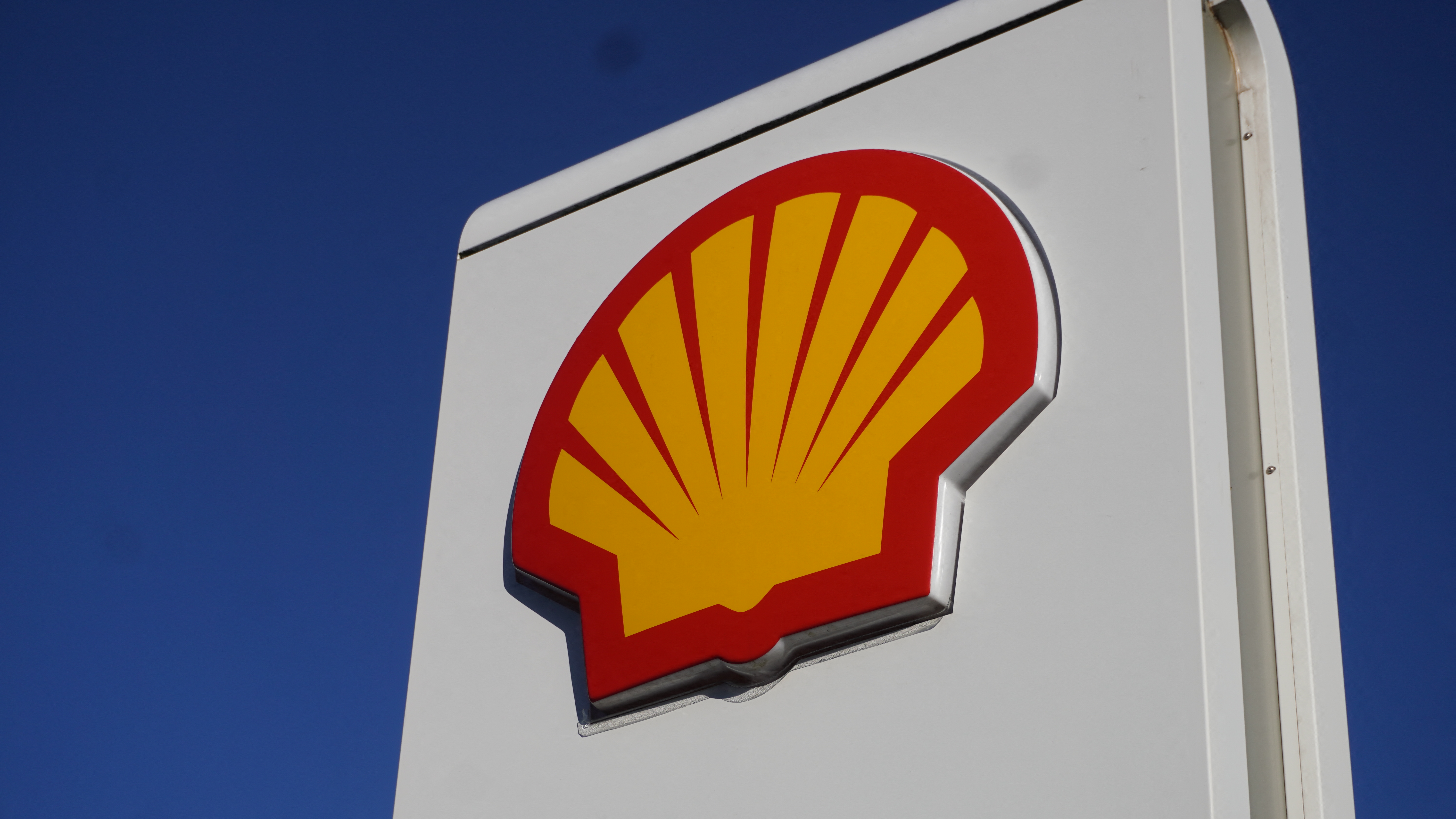 Már csak 25 ezer forintért lehet tankolni 106 Shell-kútnál