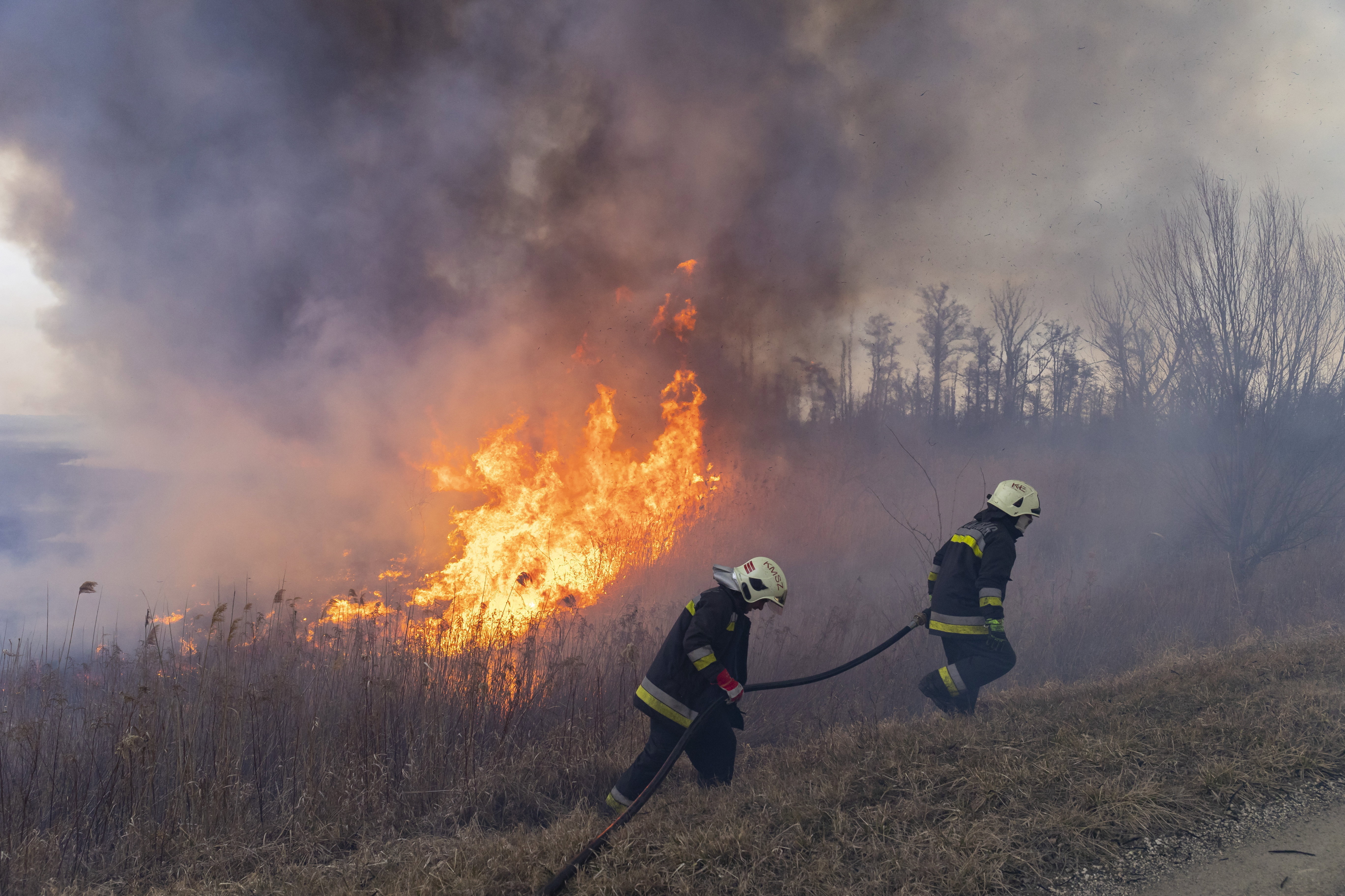 Idén már több ezer szabadtéri tűzhöz riasztották a tűzoltókat