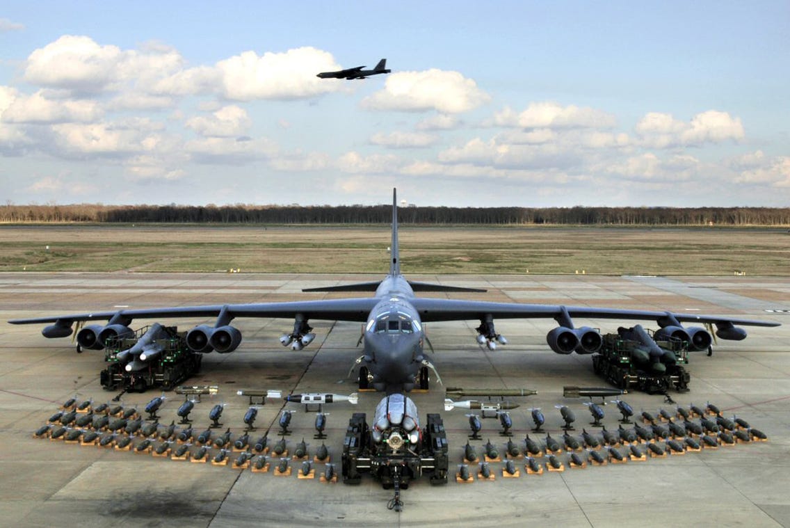Oroszország tegnap megfenyegette Romániát és Ukrajna szomszédait, ma két amerikai B52-es körözött az ország felett