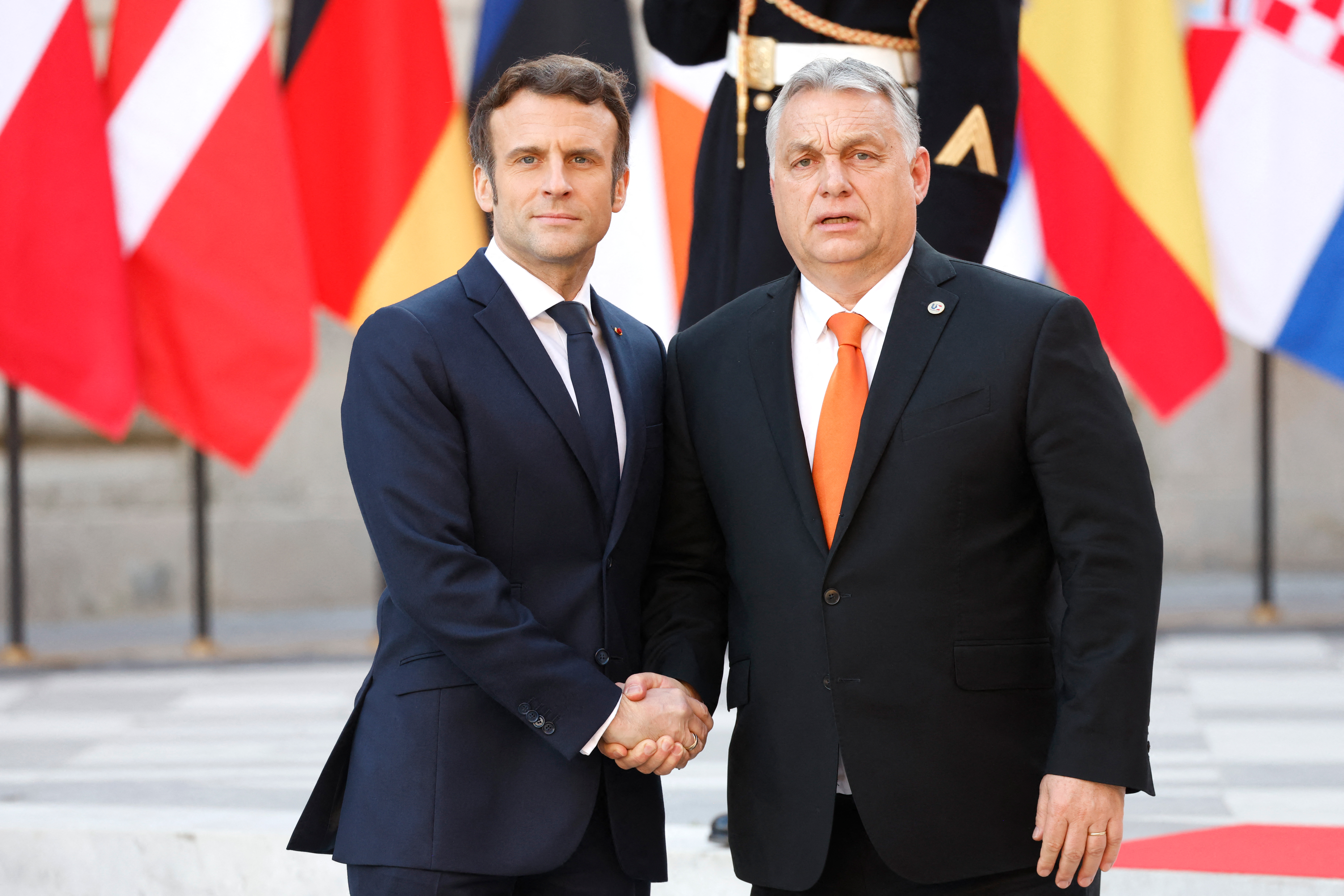 Macron és Orbán ma olajügyben fognak tárgyalni