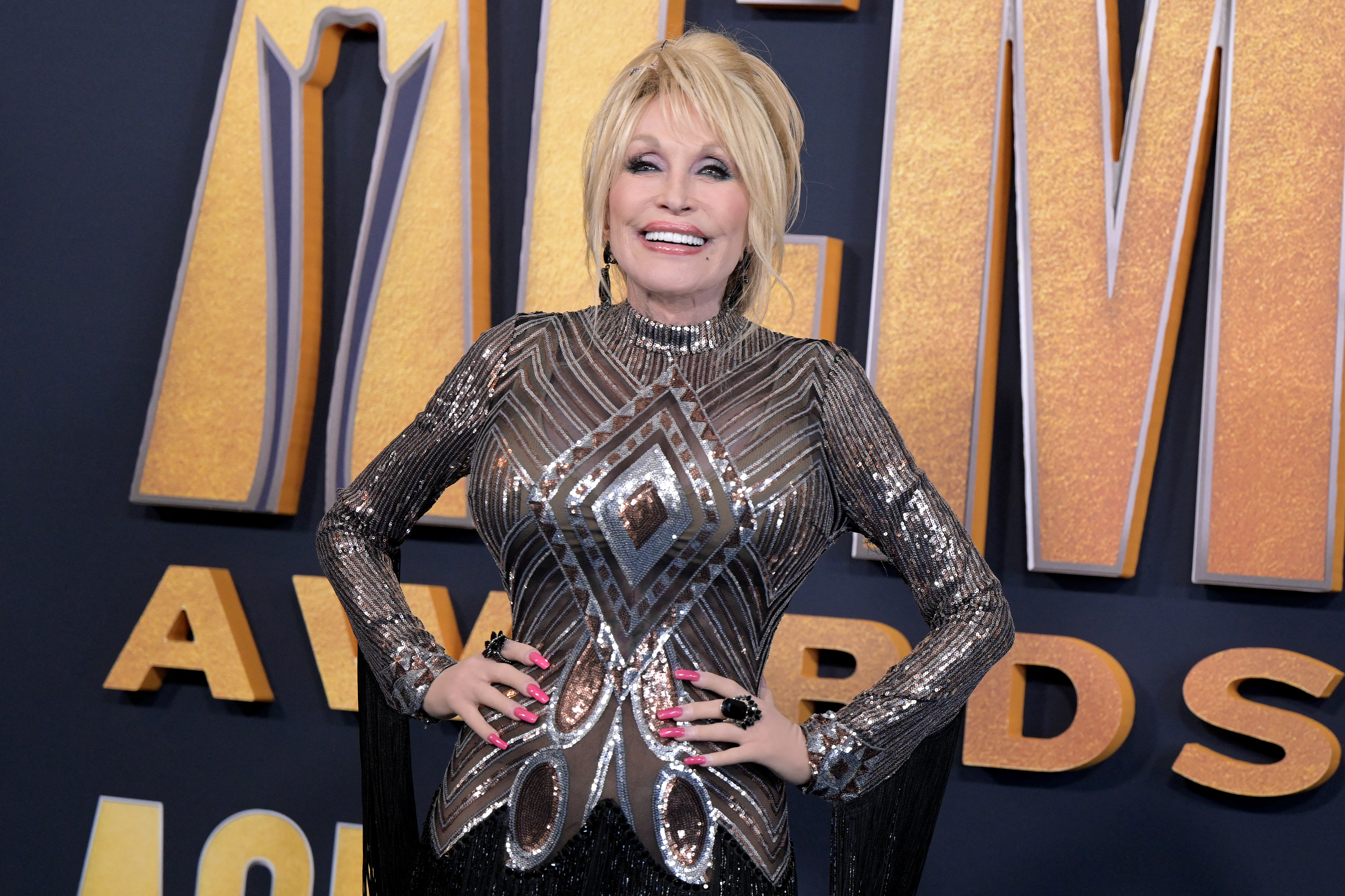 Dolly Partont jelölték a Rock & Roll Hall of Fame-be, de szerinte nem érdemli meg, ezért visszalépett