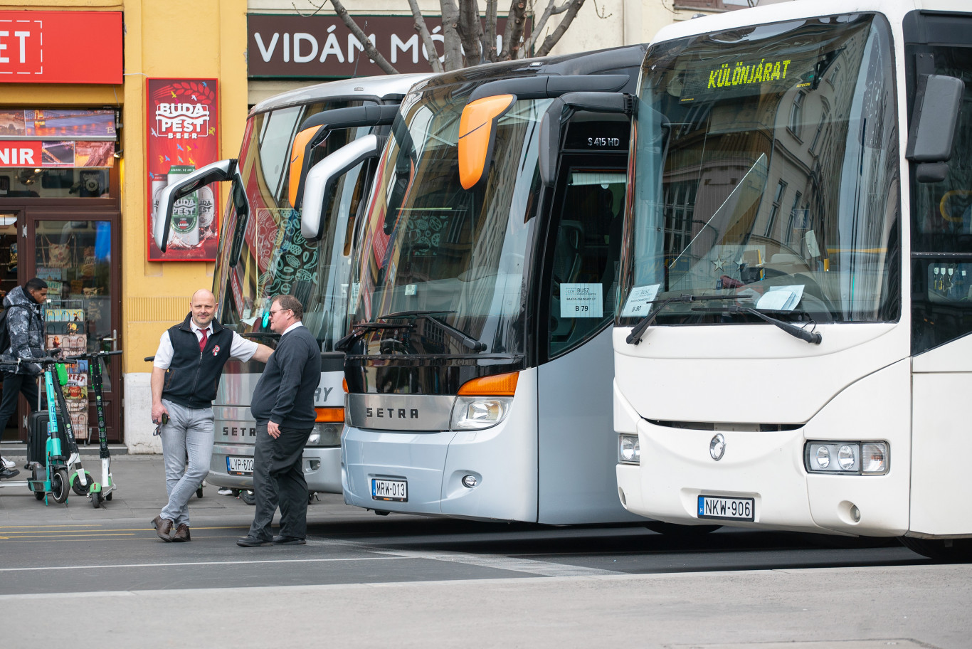 A Tisza szerint a Fidesz ellehetetleníti, hogy buszokat béreljenek október 23-ára